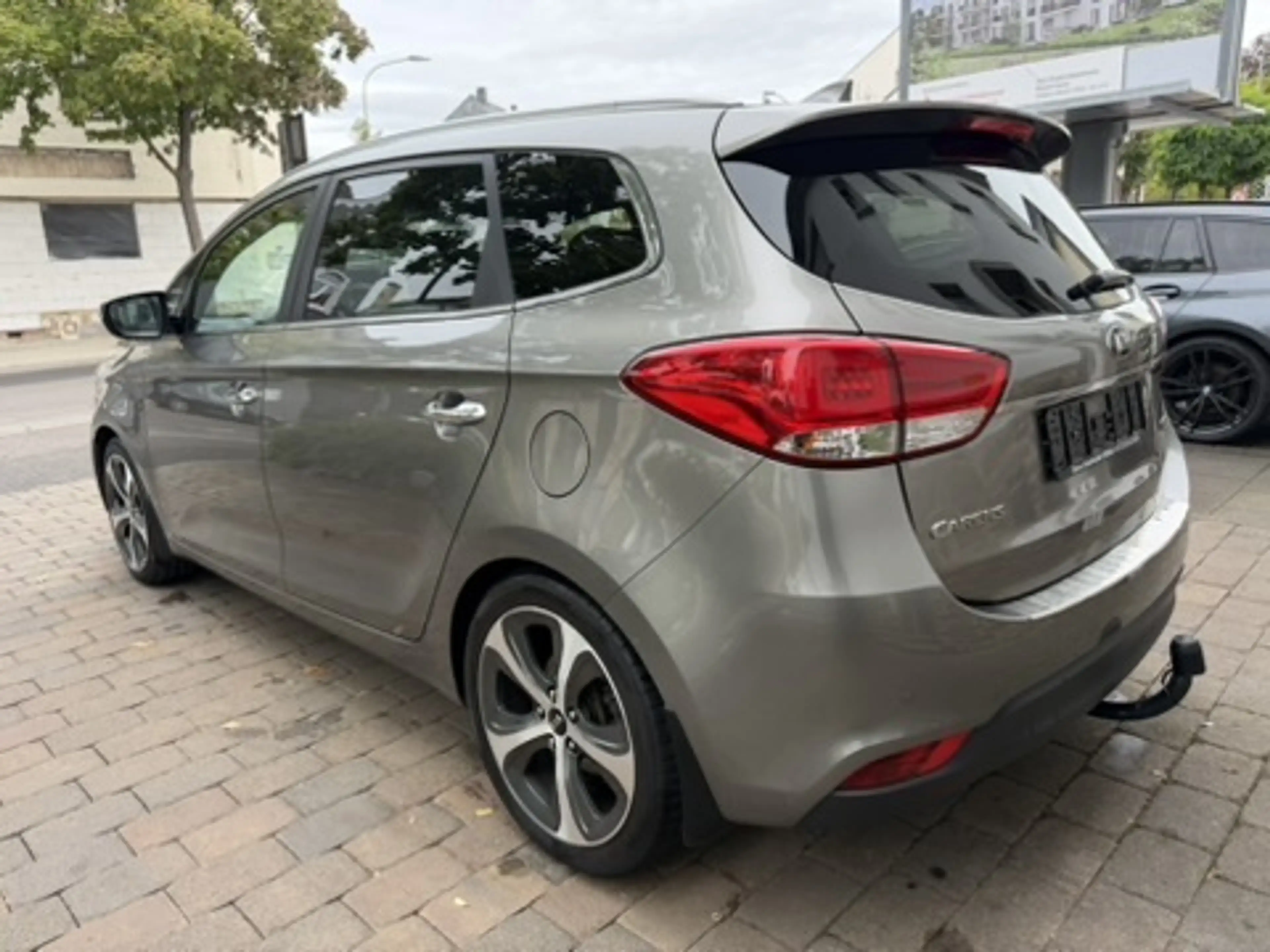 Kia Carens Spirit - Kia Carens Spirit 1.7 CRDI - 7 Sitzer -Scheckheftgepflegt - 8- fach Bereift — photo 5
