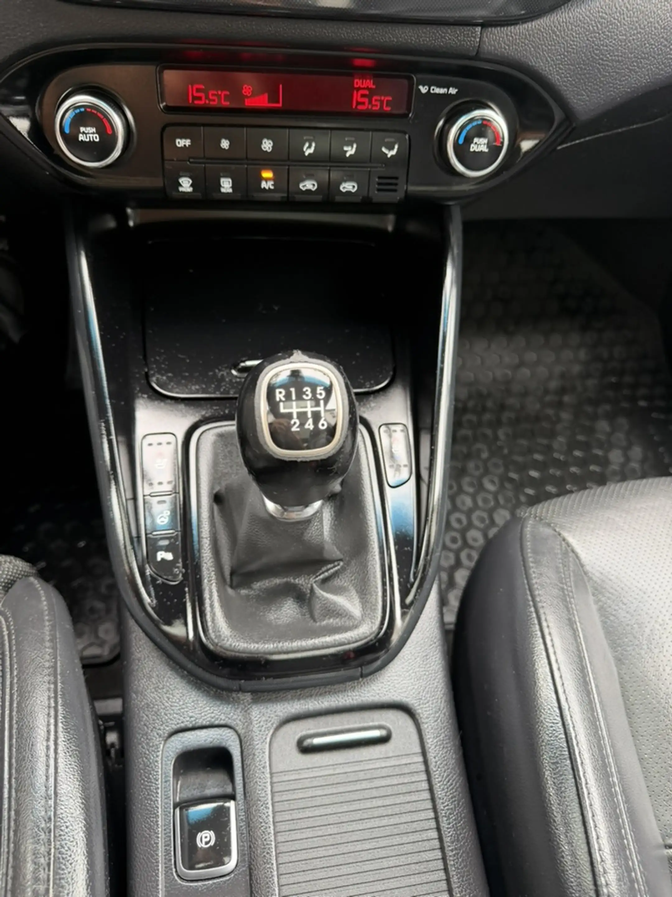 Kia Carens Spirit - Kia Carens Spirit 1.7 CRDI - 7 Sitzer -Scheckheftgepflegt - 8- fach Bereift — photo 14