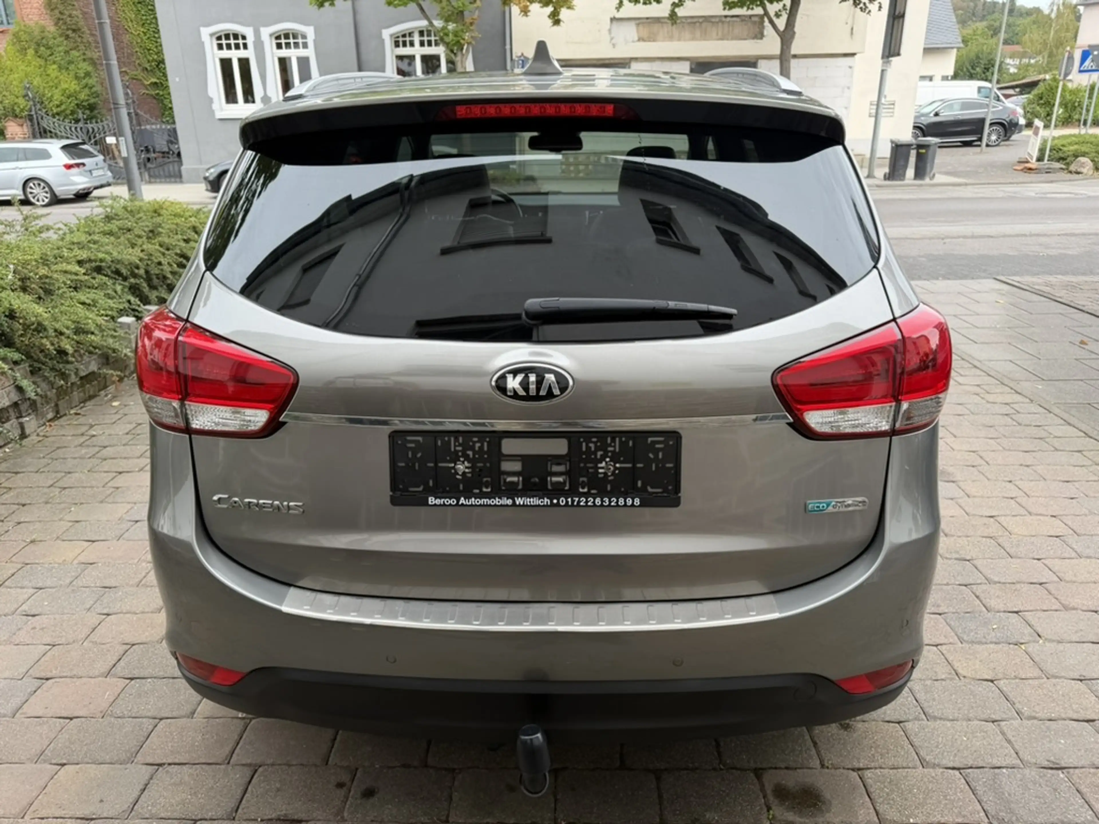 Kia Carens Spirit - Kia Carens Spirit 1.7 CRDI - 7 Sitzer -Scheckheftgepflegt - 8- fach Bereift — photo 8