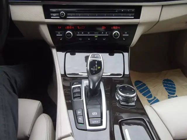 BMW 5 Series view 15