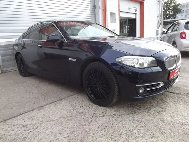 BMW 5 Series view 3