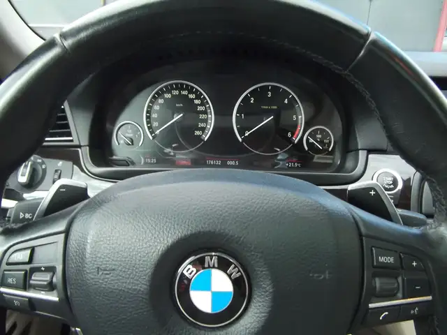 BMW 5 Series view 12