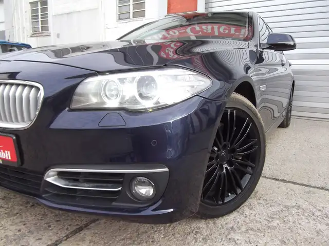 BMW 5 Series view 4