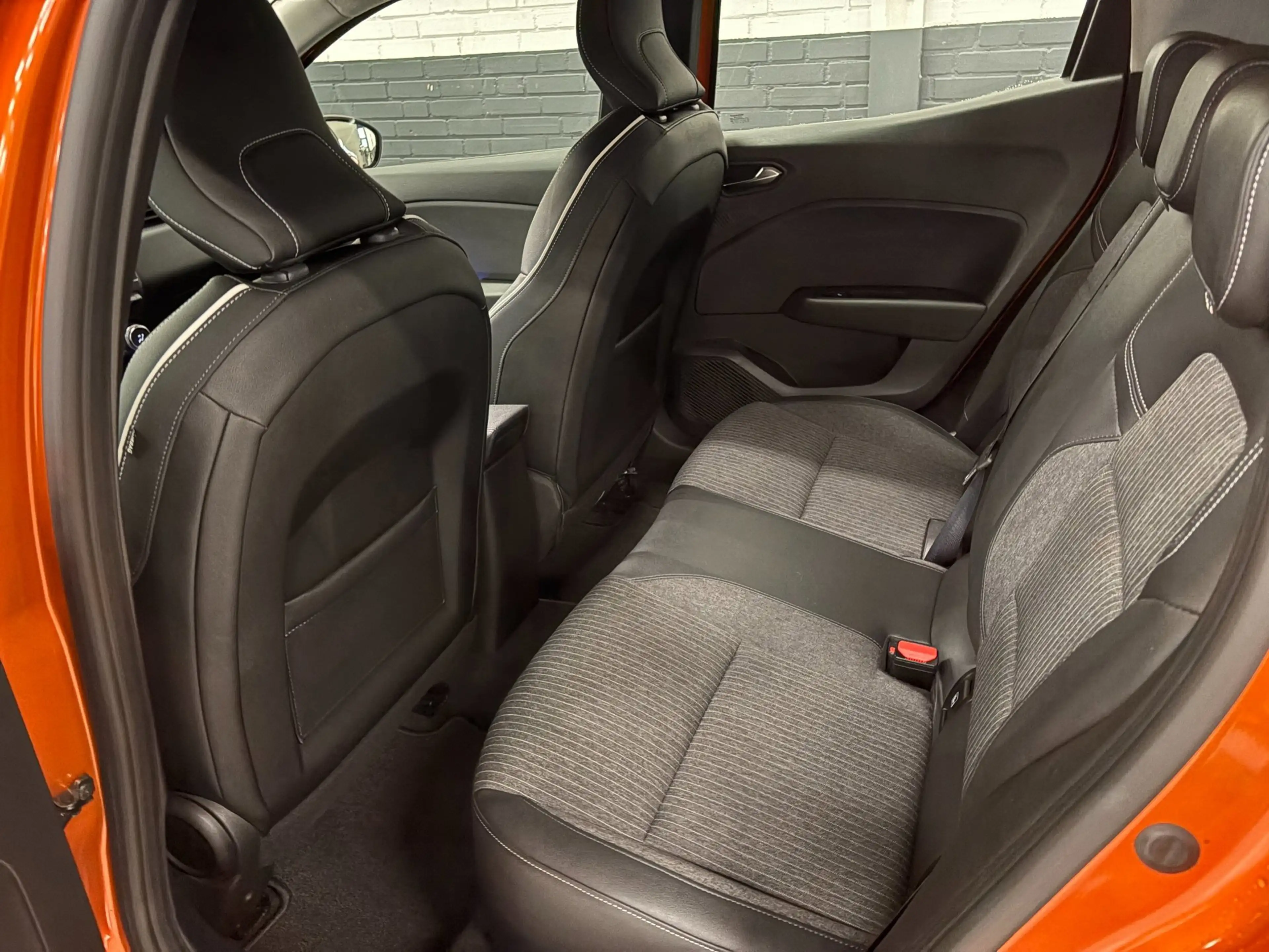 Renault Clio 1.0 TCe Intens |LED | 17" | Camera | PDC — photo 12