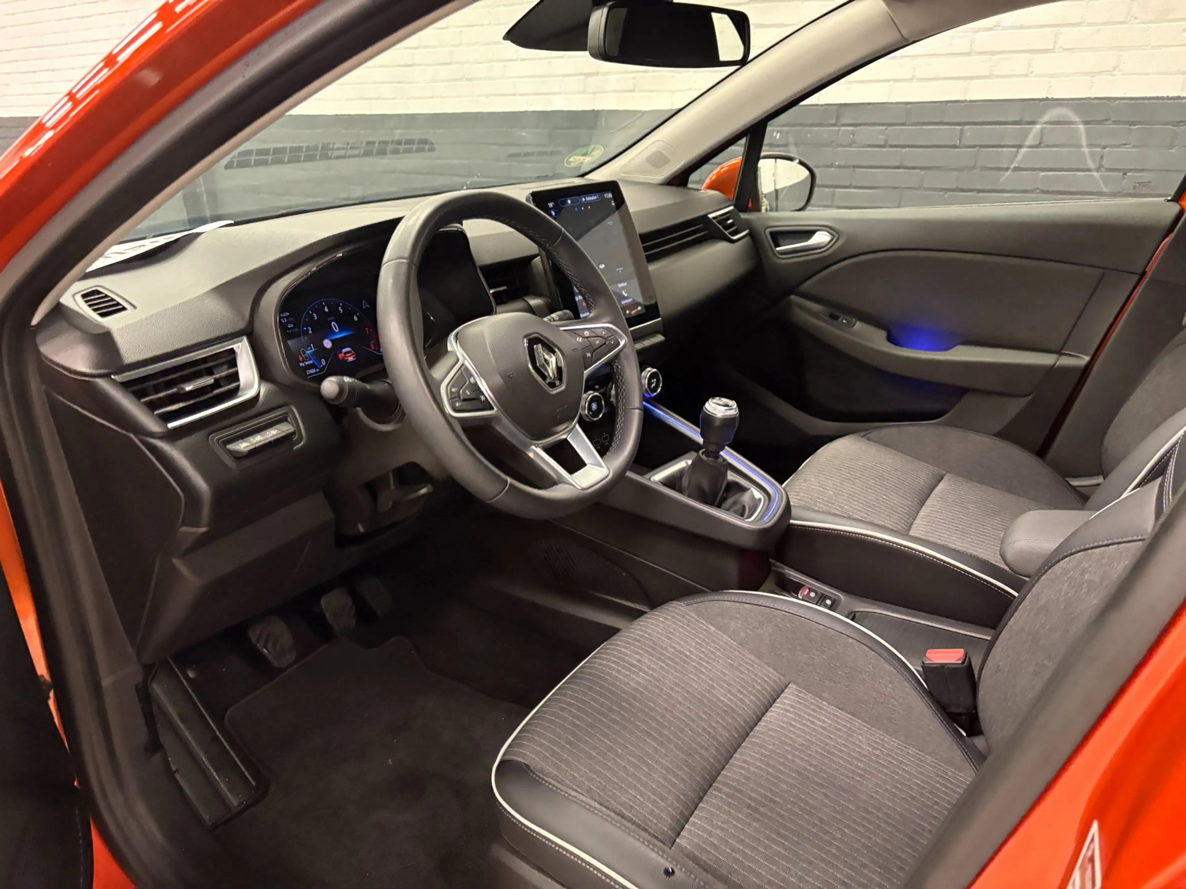 Renault Clio 1.0 TCe Intens |LED | 17" | Camera | PDC — photo 3