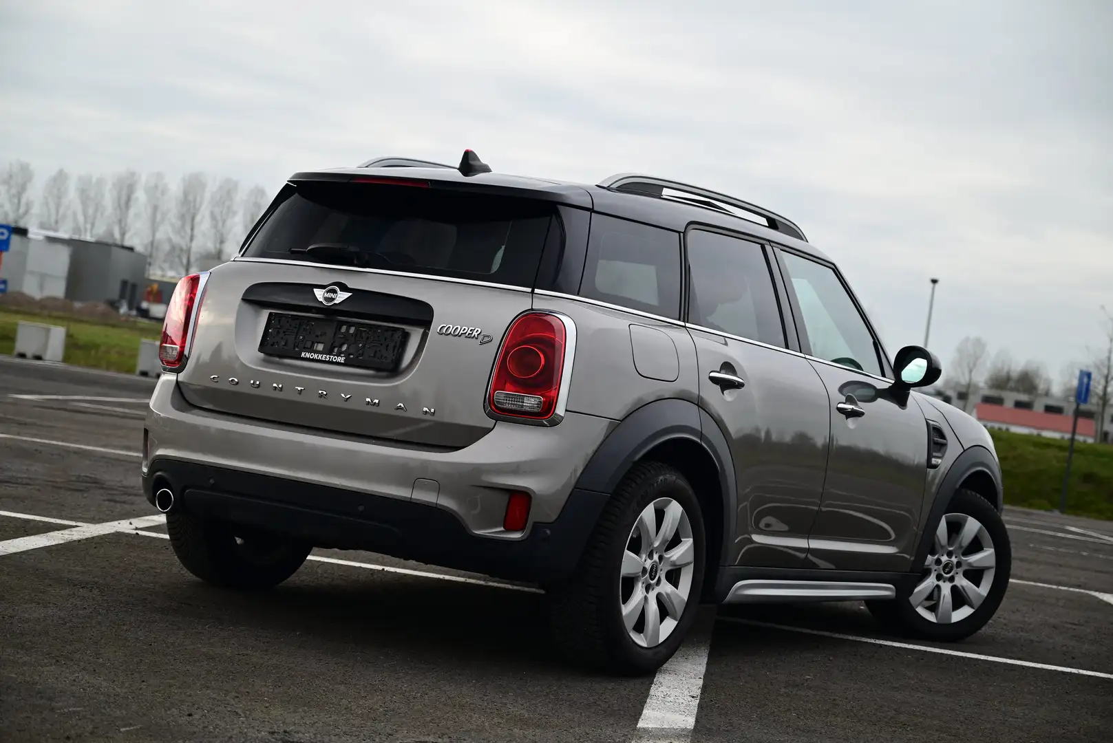 MINI Cooper D Countryman AUT / SUNROOF / LEATHER / ELEK SEAT / CARPLAY Beige - 2