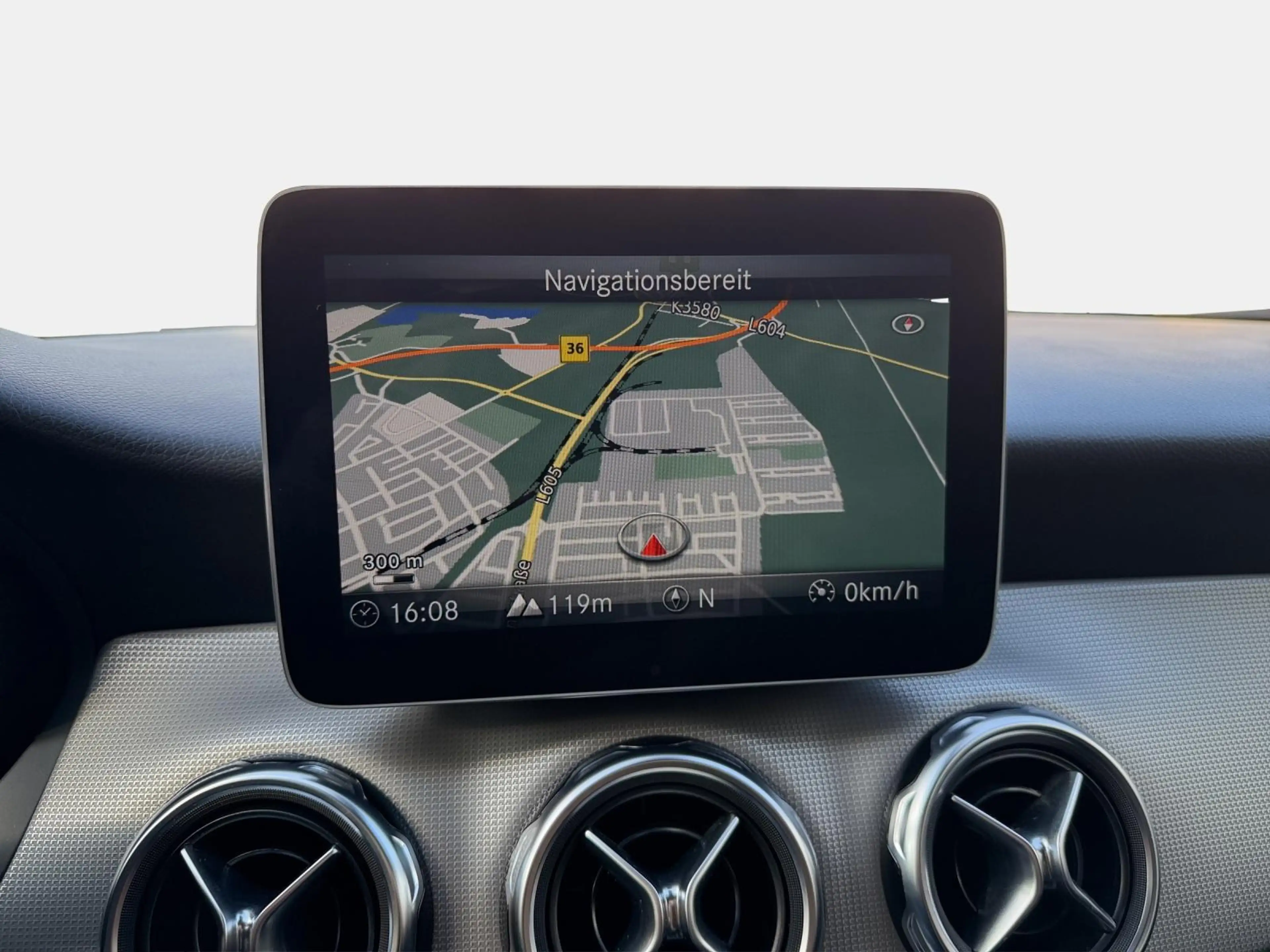 Mercedes-Benz GLA 180 7G-DCT Urban Sport*Night/LED/Navi/Kamera — photo 15