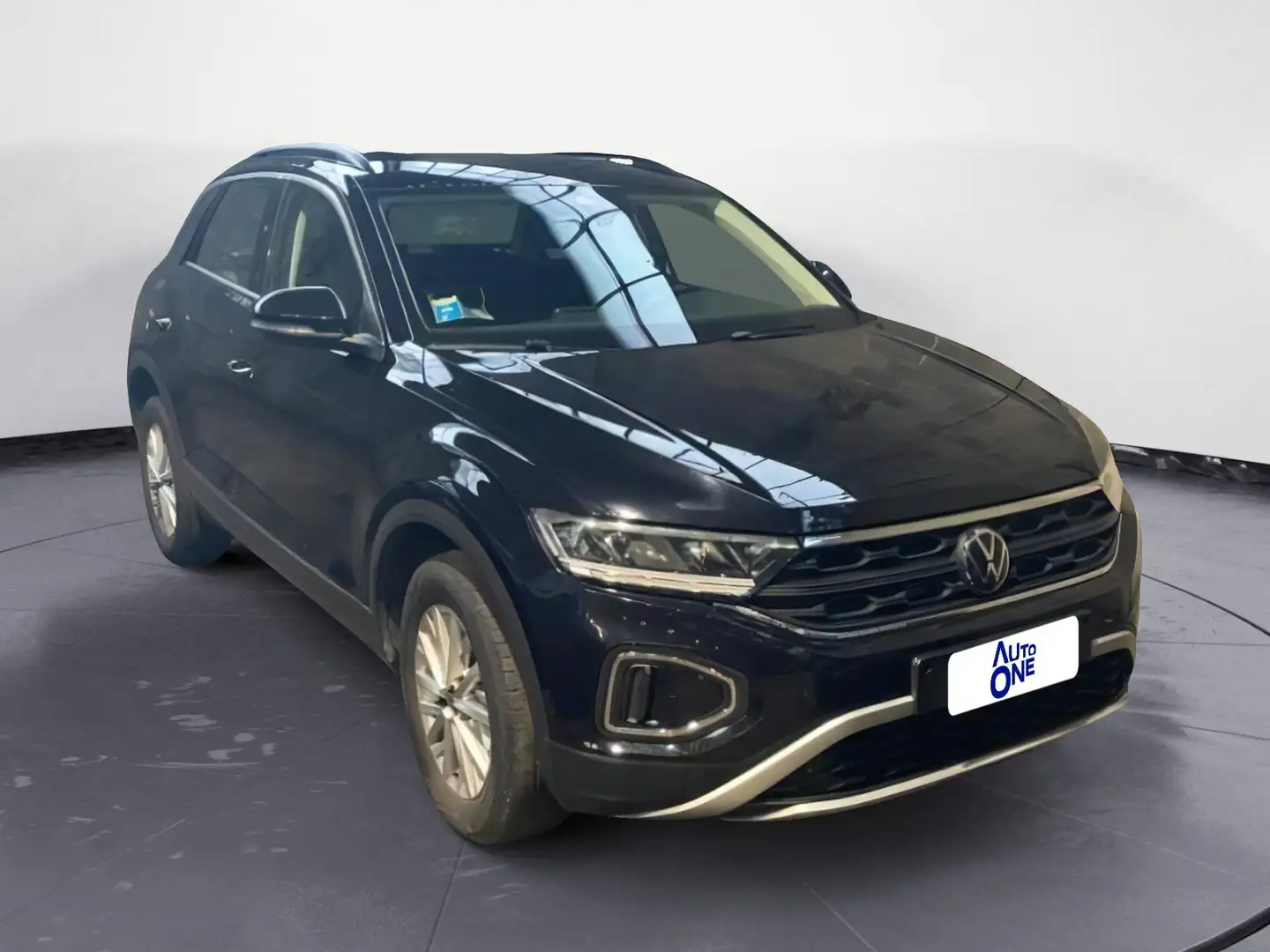 Volkswagen T-Roc 1.5 TSI DSG Auto Life - 2k* Zwart - 1