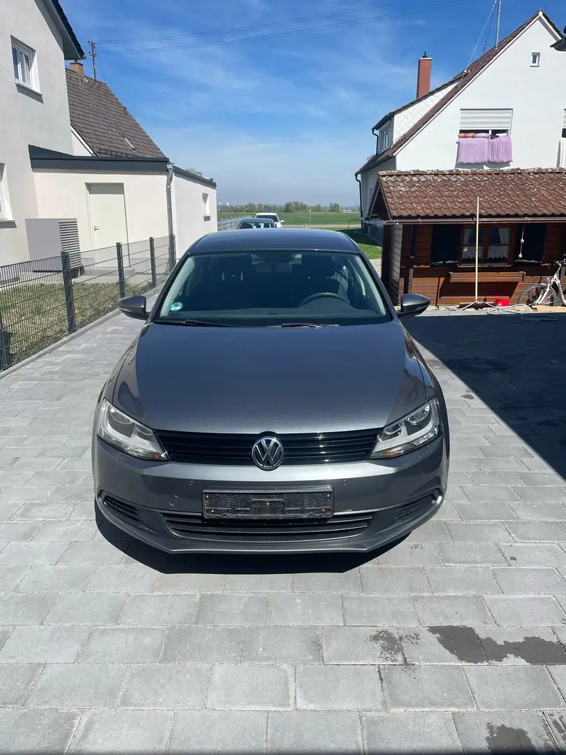 Volkswagen Jetta Trendline BMT siva - 2