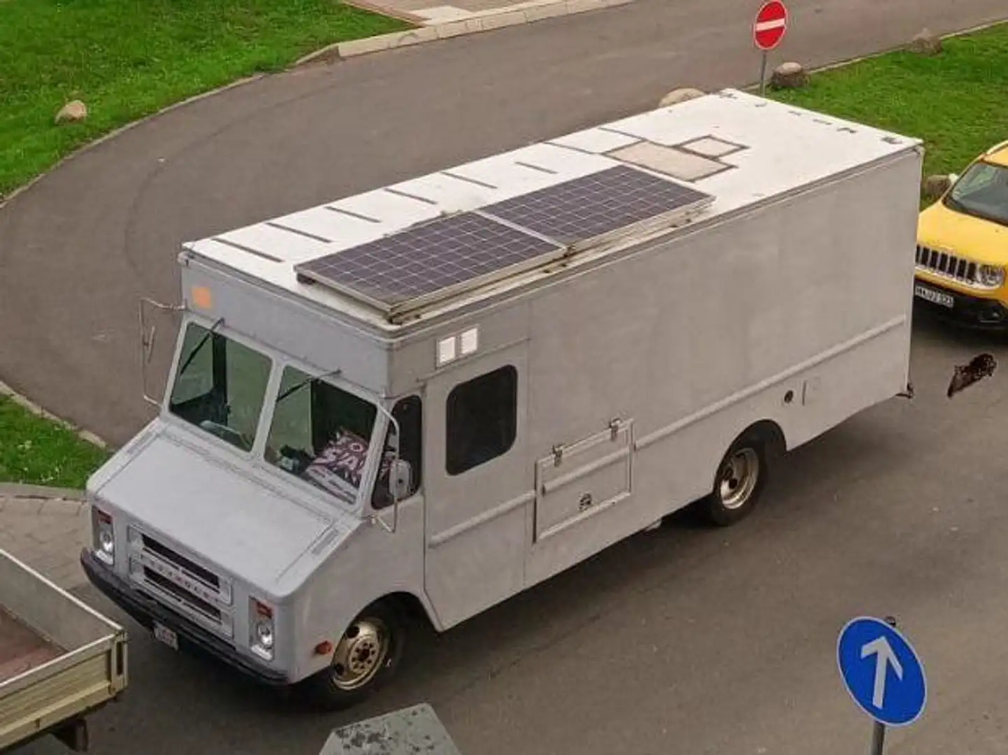 Chevrolet Step Van Grau - 2