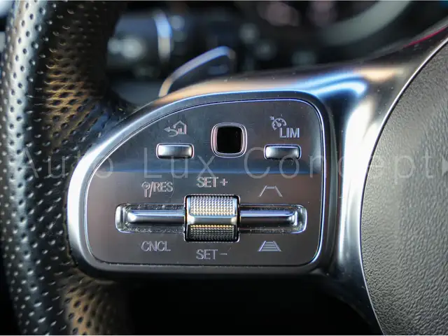 Mercedes-Benz GLC view 12