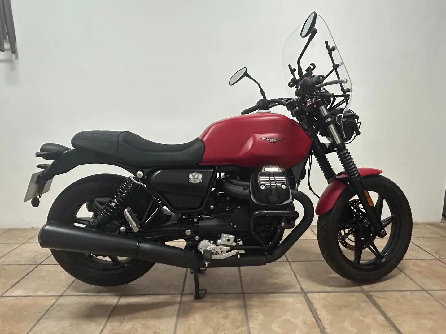 Moto Guzzi V 7 Moto Guzzi V7 850 Stone 2024 – IMPECABLE + EXTRAS (5000 km) Rojo - 2