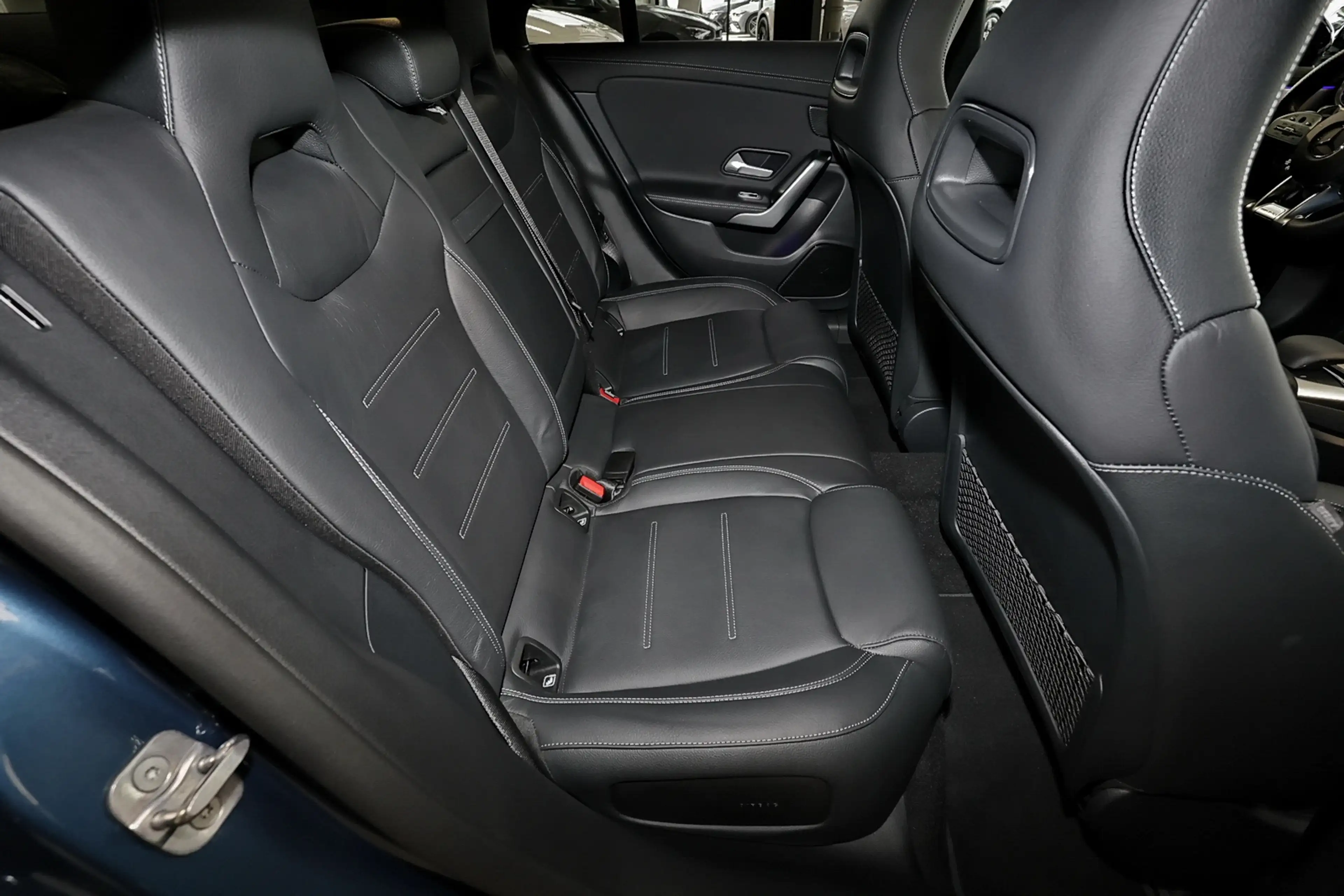 Mercedes-Benz CLA 35 AMG 4M Coupé AMG DISTRO+TOTWINKEL+LED+19" — photo 7