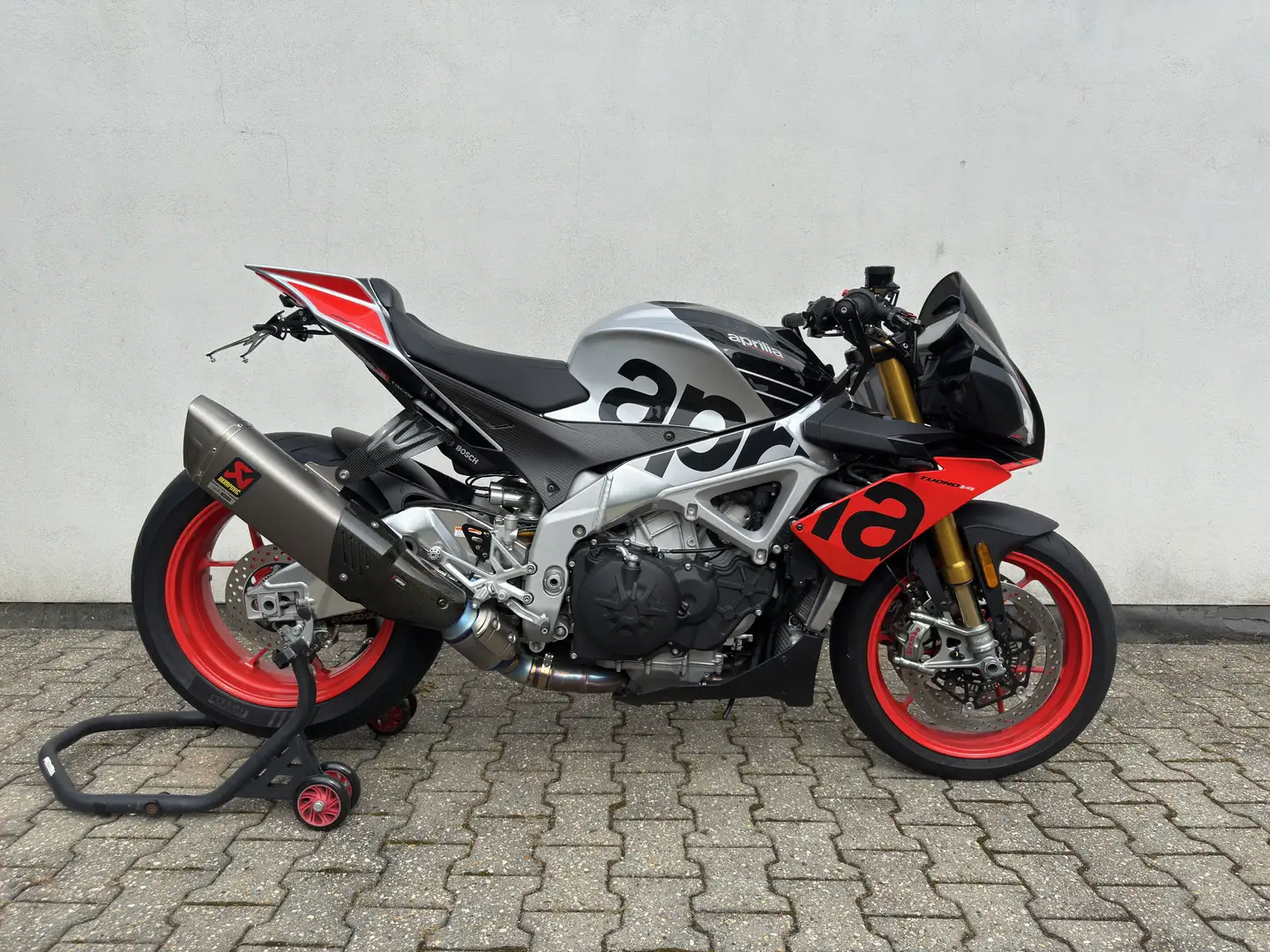 Aprilia Tuono V4 1100 Factory - 1