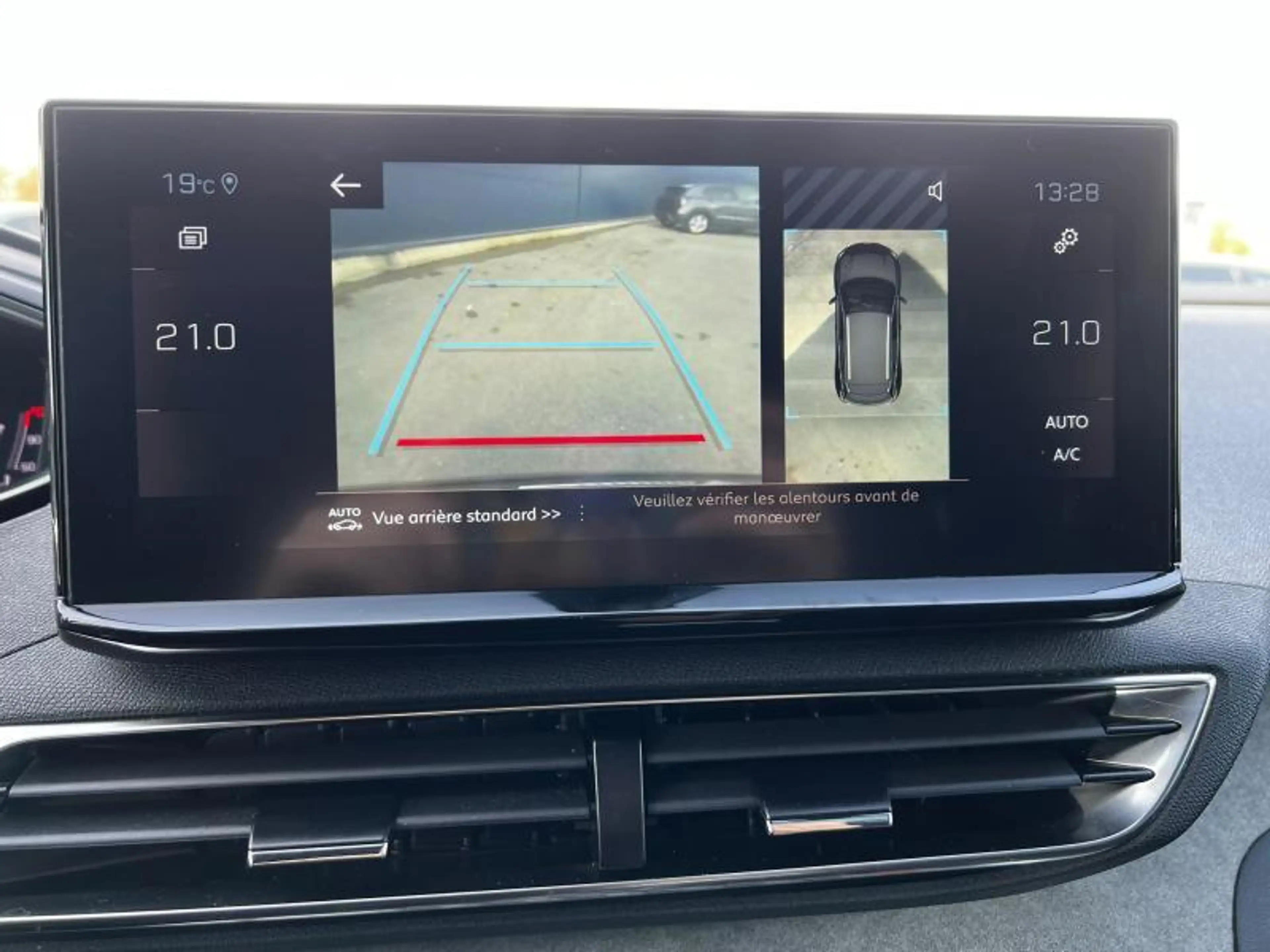 Peugeot 3008 GT / Pack Black / Cuir — photo 10