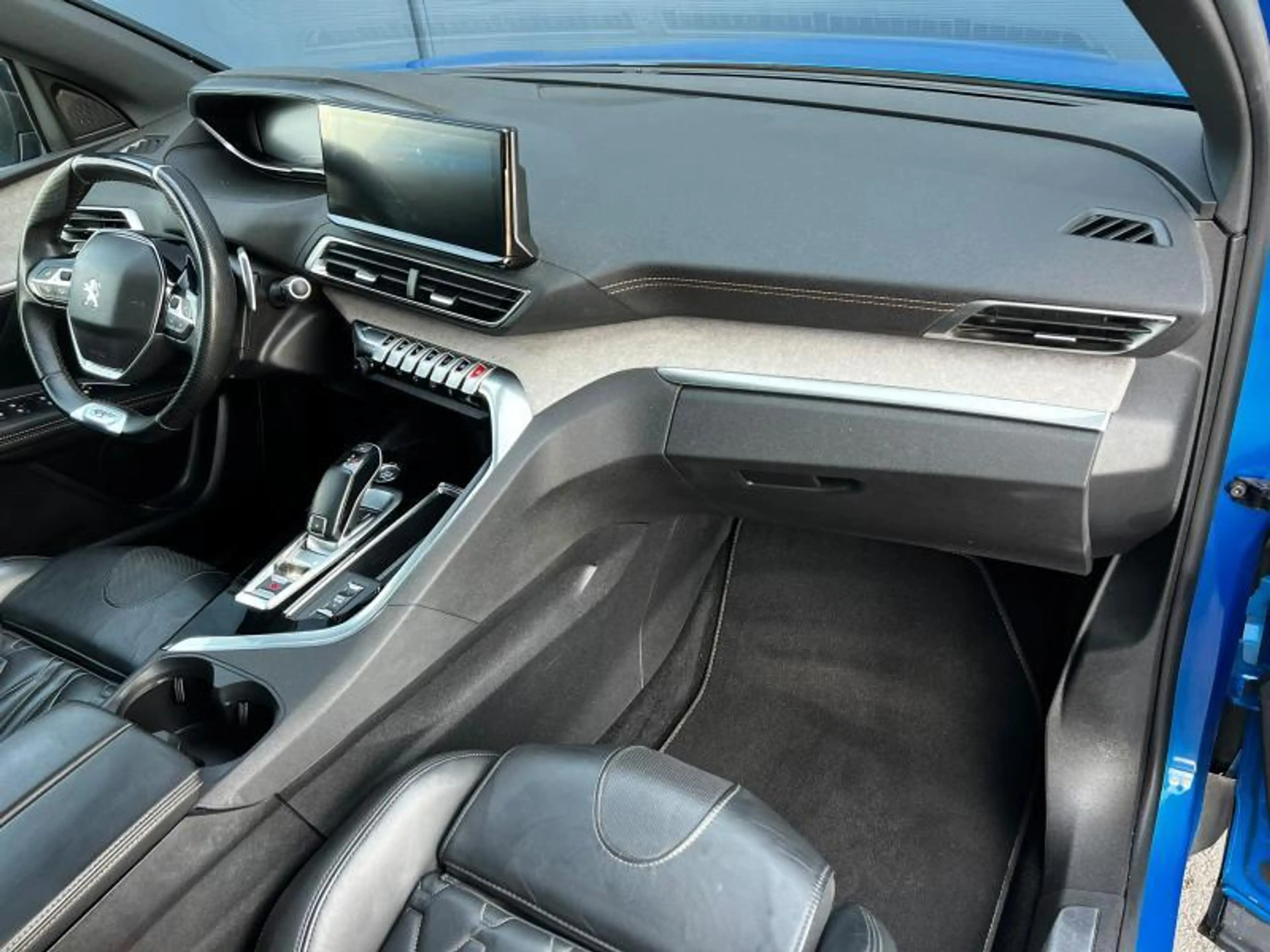 Peugeot 3008 GT / Pack Black / Cuir — photo 12