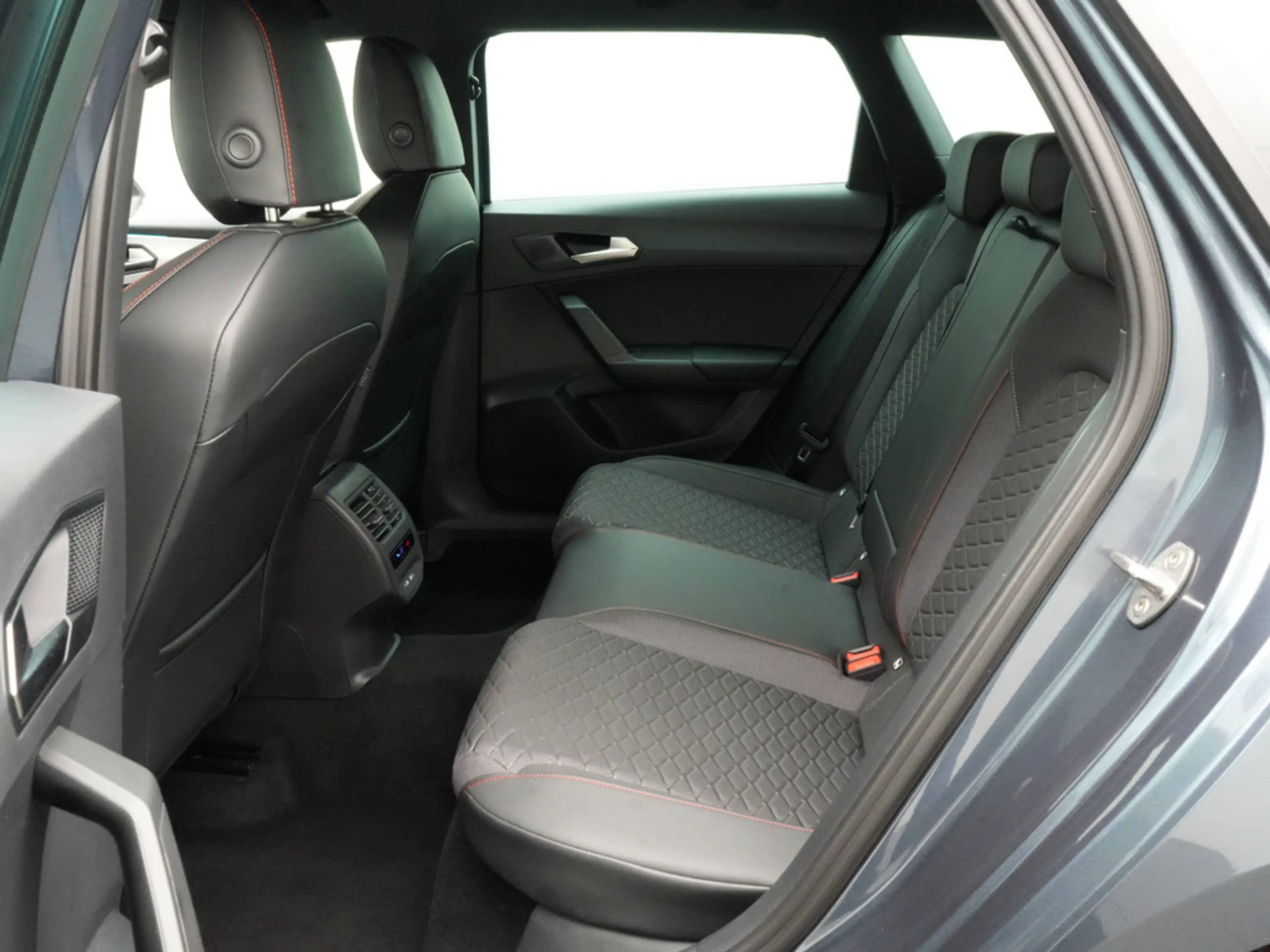 SEAT Leon ST FR DSG LED KAM KEYLESS ACC PDC NAVI — photo 7