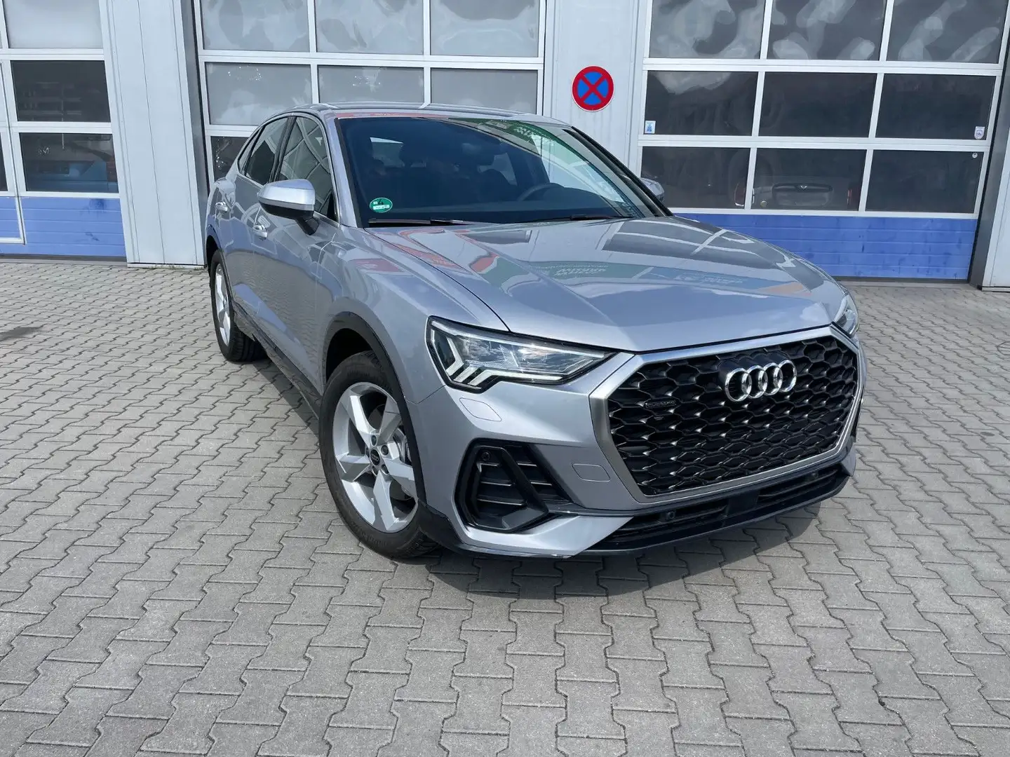 Audi Q3 Sportback 45 TFSI 4x4*S Line*Matrix*ACC*900km Silber - 2