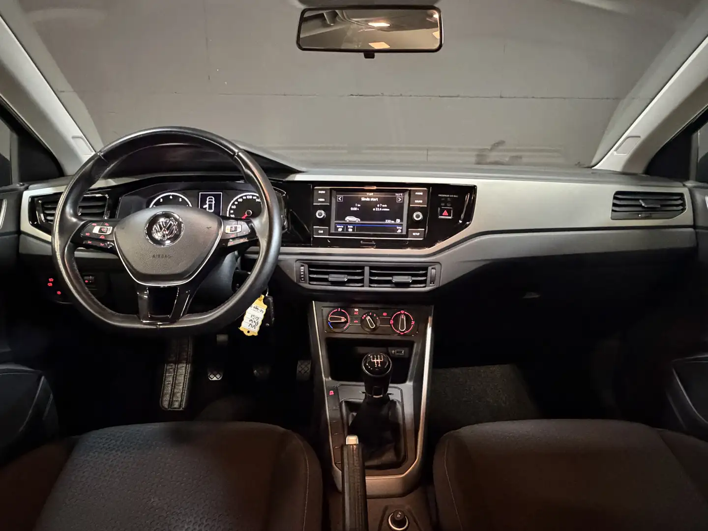 Volkswagen Polo 1.0 TSI 96PK Comfortline | Adaptive cruise | Airco Grau - 2