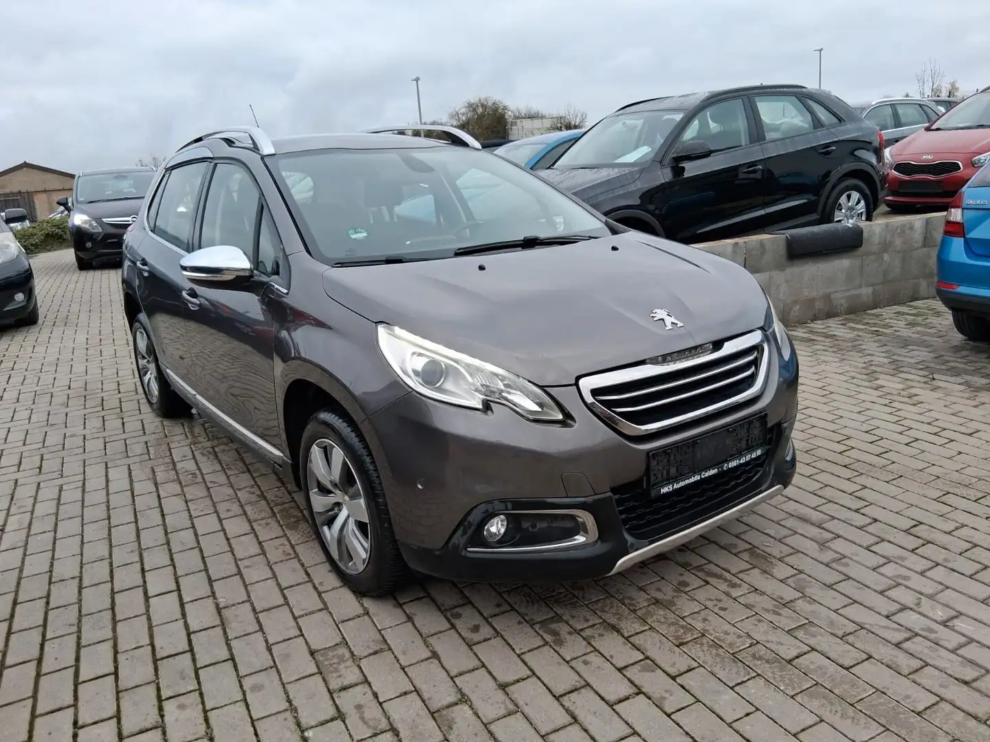 Peugeot 2008 Allure Grau - 2