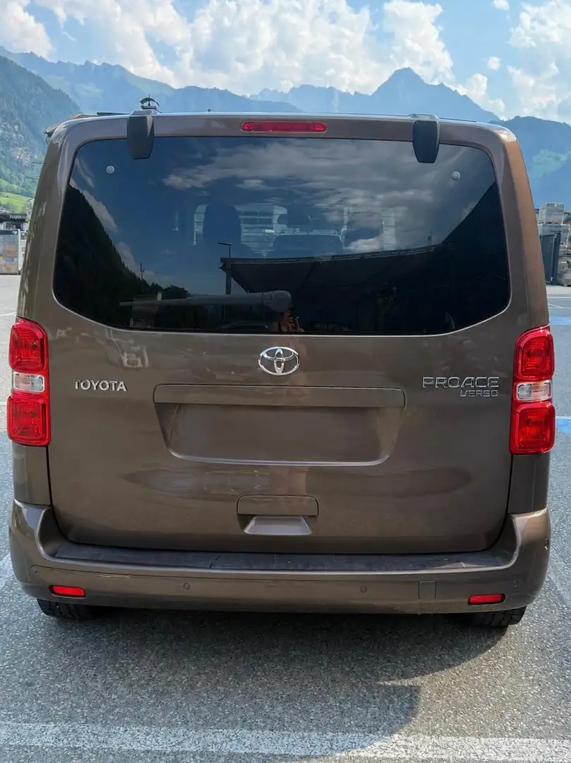 Toyota Proace Proace Verso 2,0 D-4D 145 Medium Family Family Braun - 2