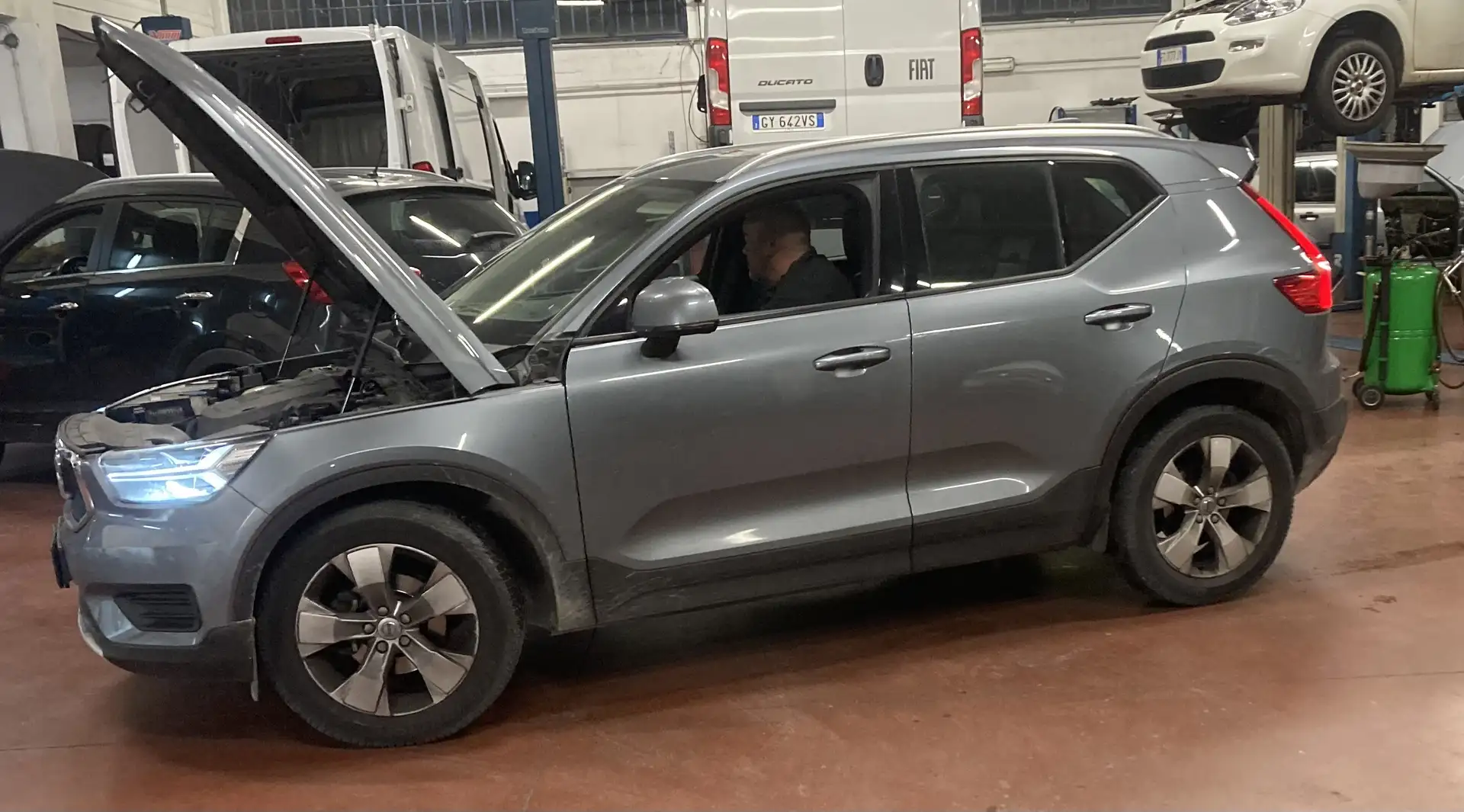 Volvo XC40 momentum - 1
