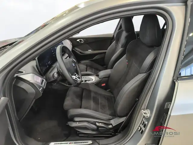 BMW 1 Series view 4