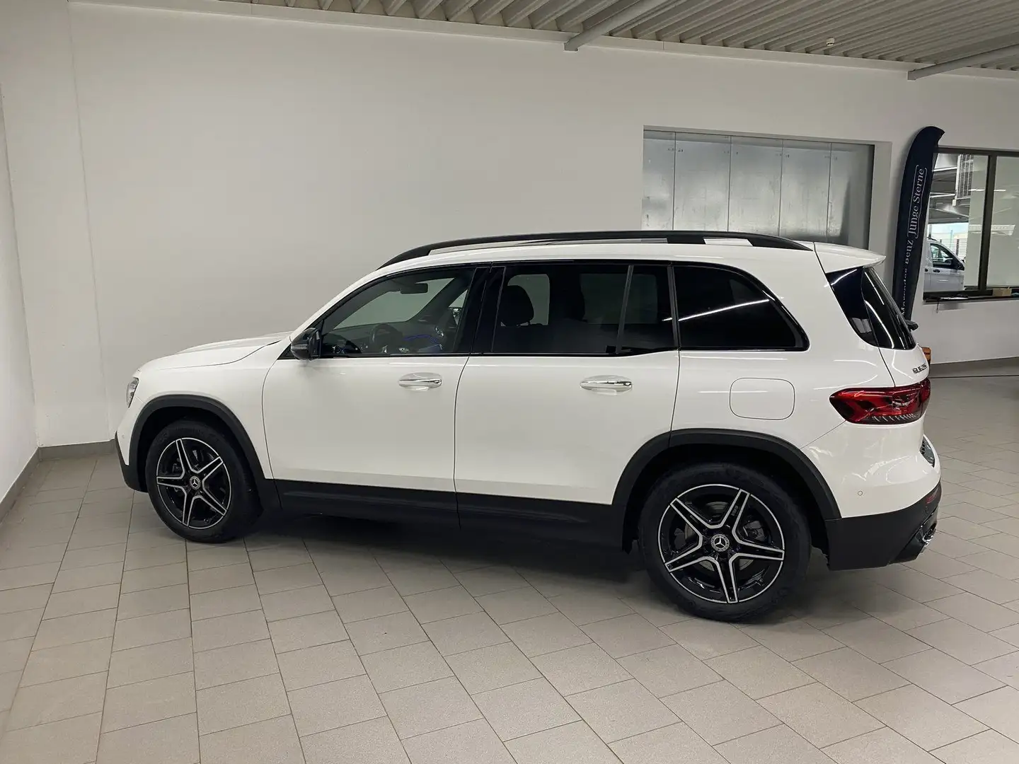 Mercedes-Benz GLB 250 4M AMG NIGHT+PANO+KEY+MEMO+360°+AMBIENTE Blanc - 2