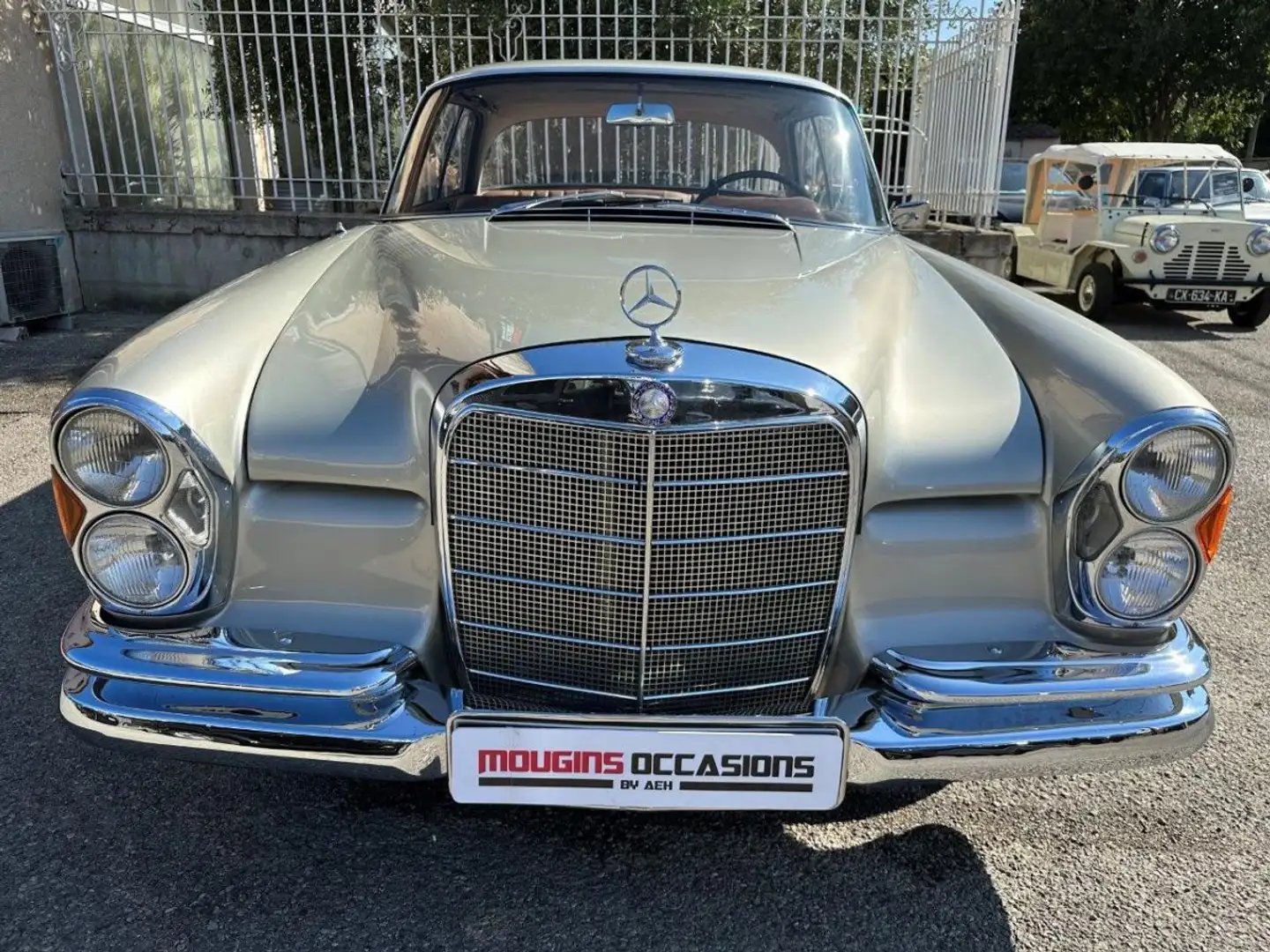 Mercedes-Benz 300 SE Gri - 2