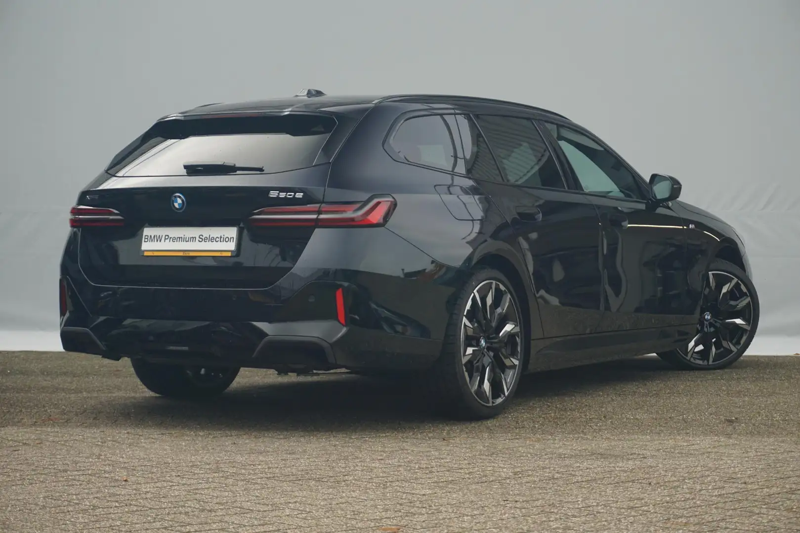 BMW 550 5-serie Touring 550e xDrive M Sport | Trekhaak / B Negru - 2