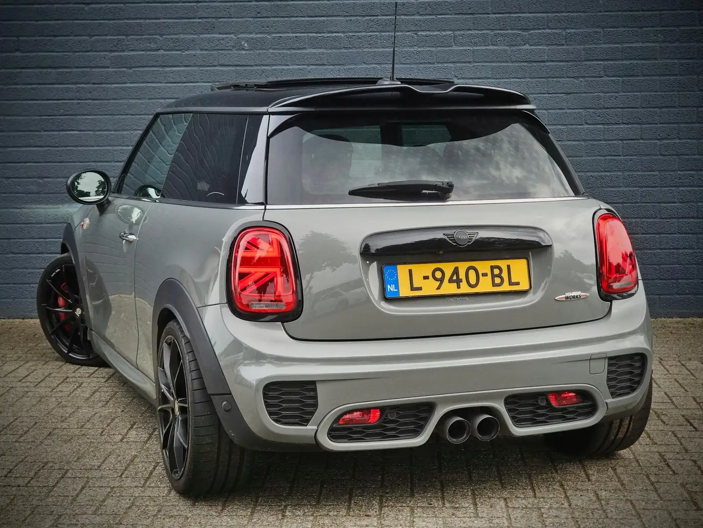MINI John Cooper Works Mini 2.0 Chili / ADAPT. CRUISE / PANO / HUD / LEDE Gris - 2