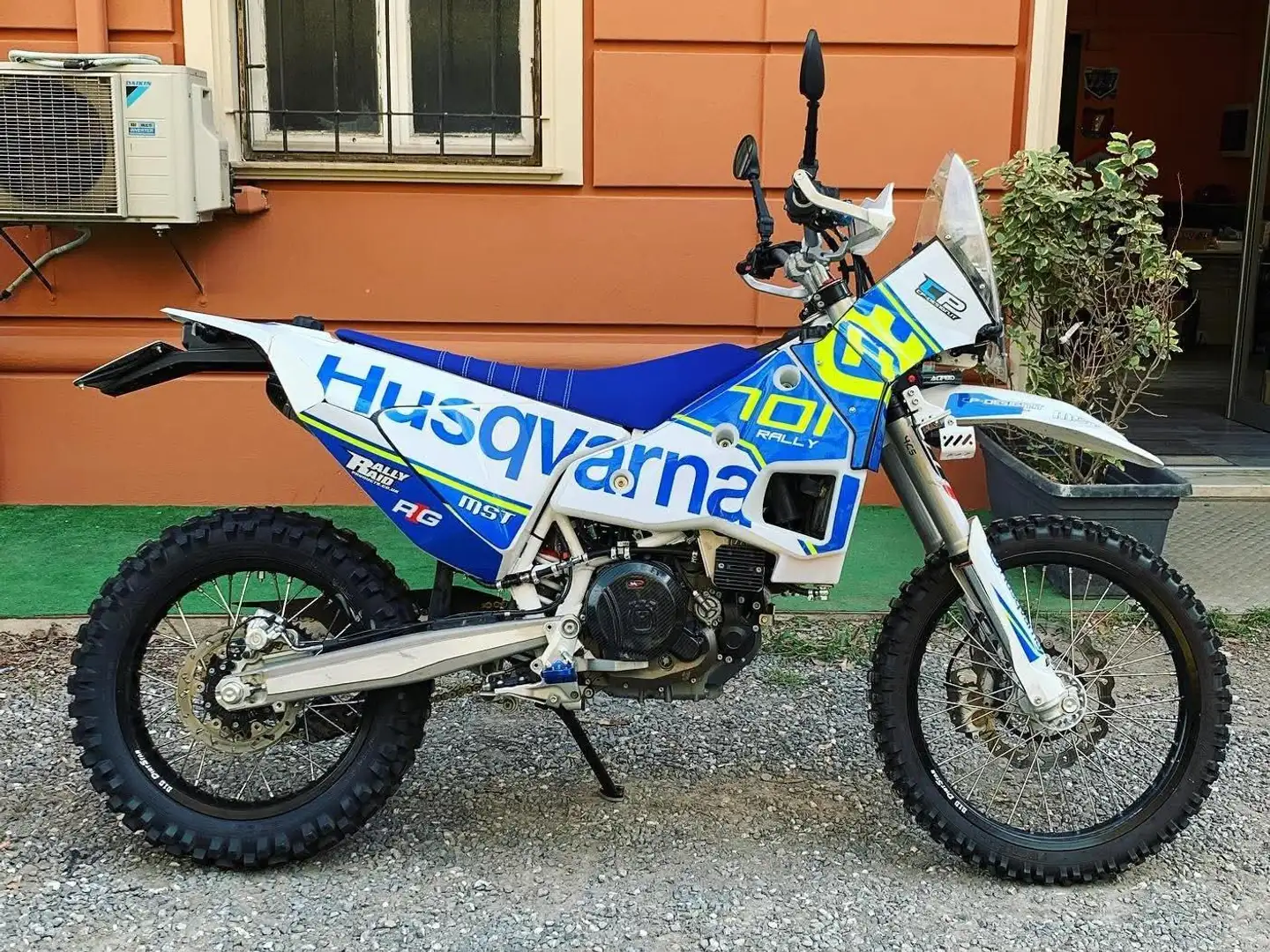 Husqvarna 701 Enduro - 1