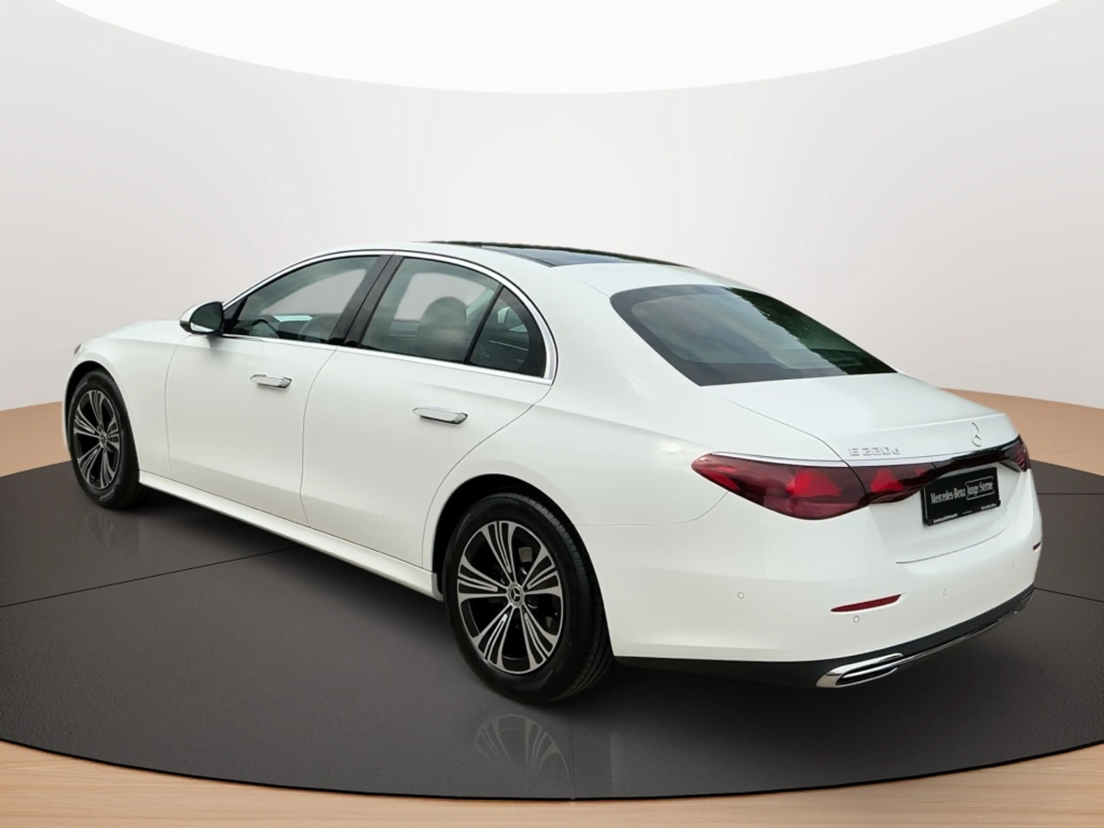 Mercedes-Benz E 220 d AVANTGARDE DISTR KAMERA PANO SPUR PDC — photo 9