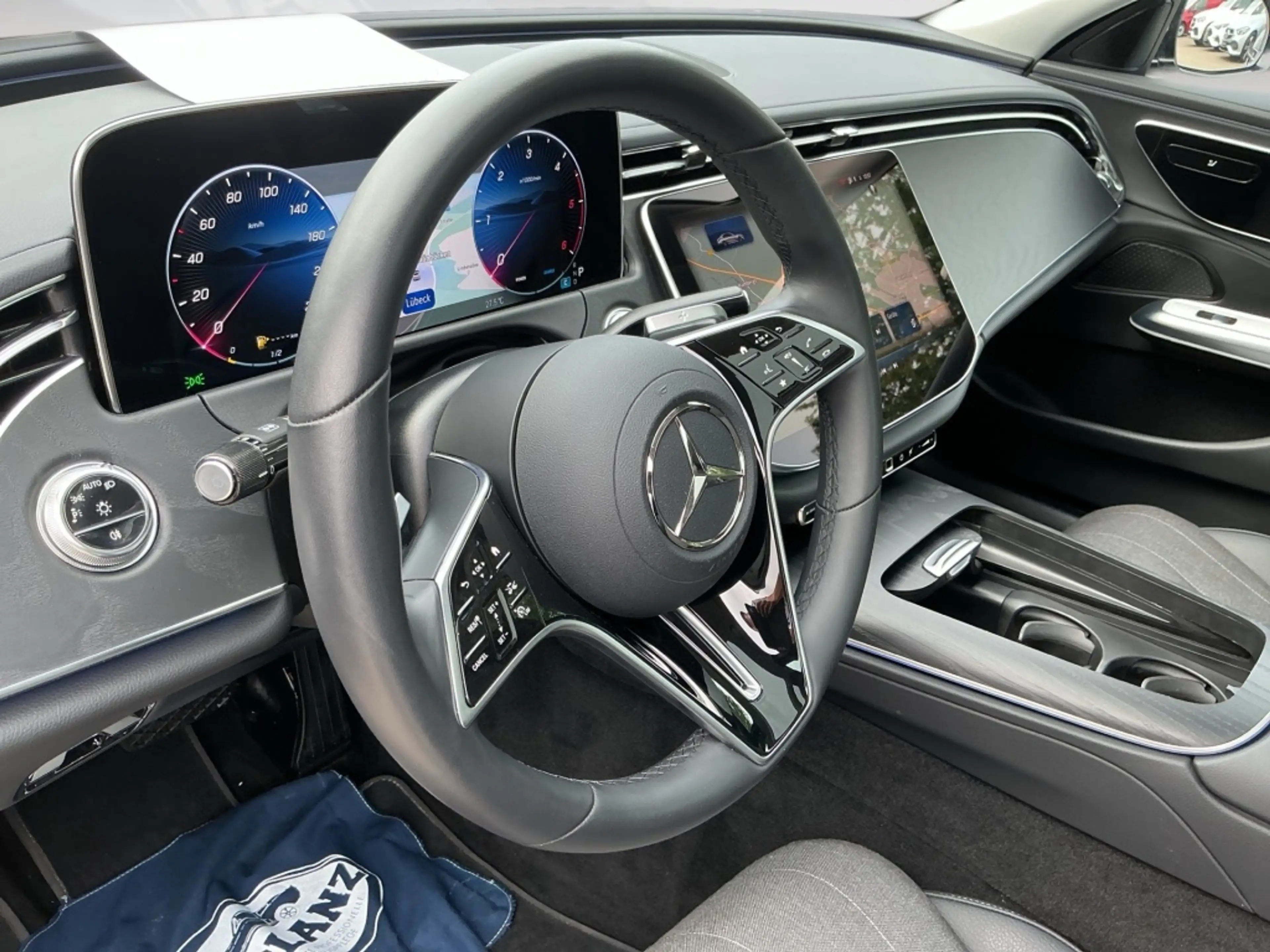 Mercedes-Benz E 220 d AVANTGARDE DISTR KAMERA PANO SPUR PDC — photo 12