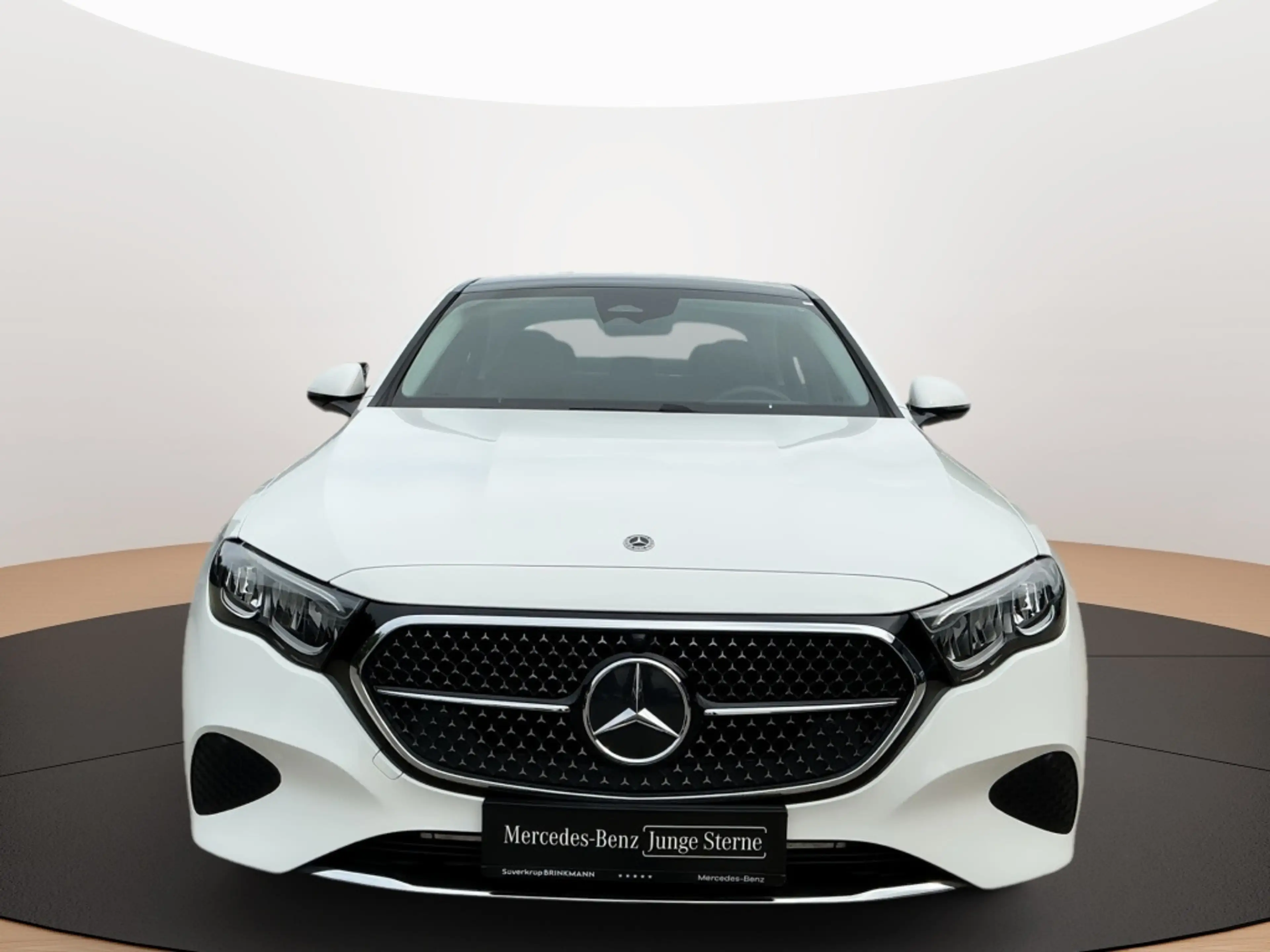 Mercedes-Benz E 220 d AVANTGARDE DISTR KAMERA PANO SPUR PDC — photo 4
