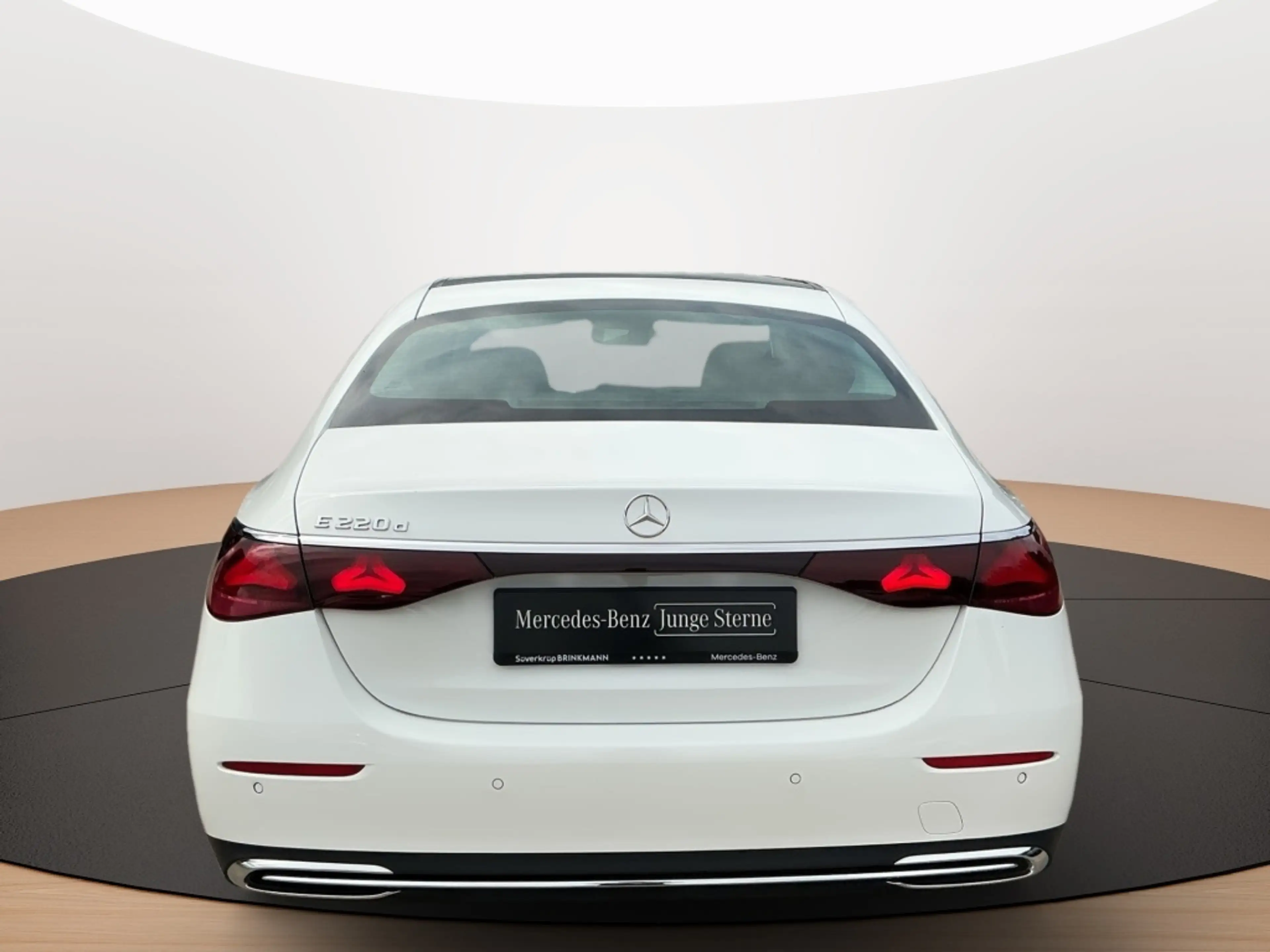 Mercedes-Benz E 220 d AVANTGARDE DISTR KAMERA PANO SPUR PDC — photo 8