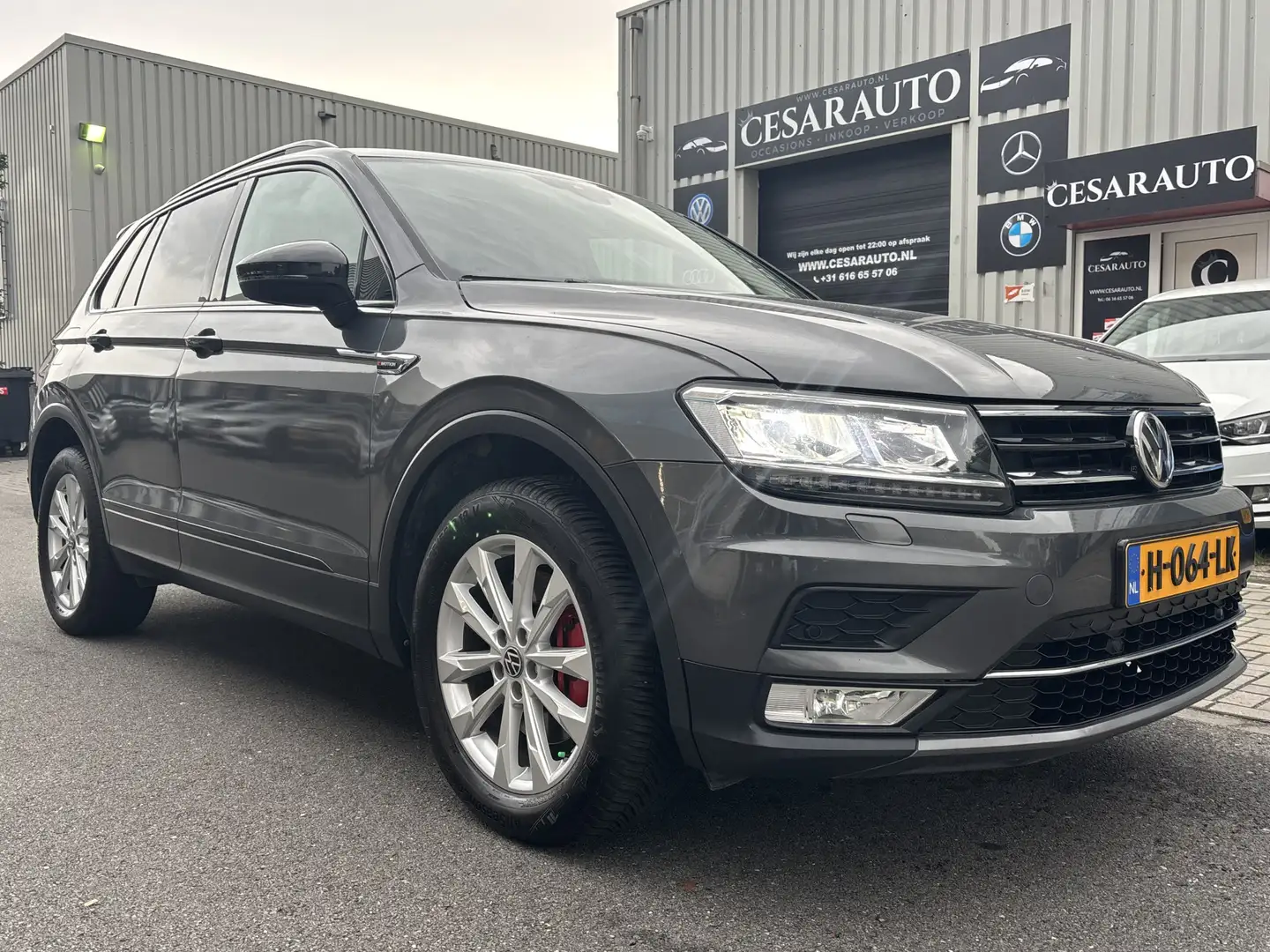 Volkswagen Tiguan 2.0 TSI 4Motion Highline / PANORAMA DAK Grau - 1