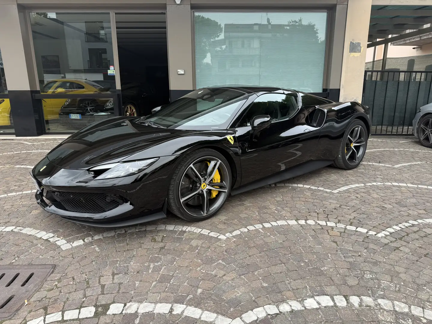 Ferrari 296 296 GTS GTS 3.0 Noir - 2