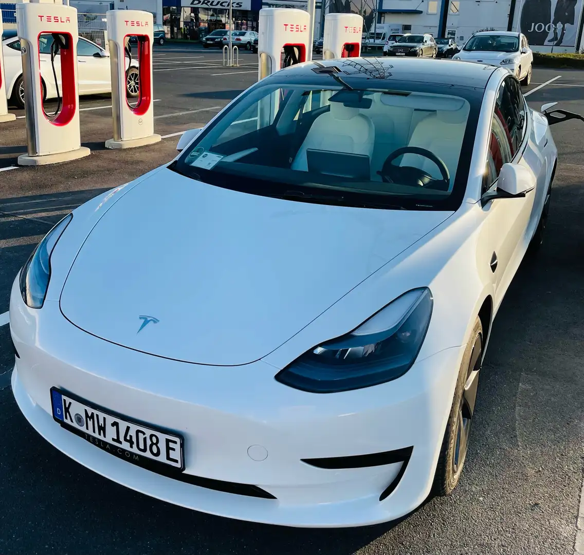 Tesla Model 3 Standard Reichweite Plus Hinterradantrieb Weiß - 2