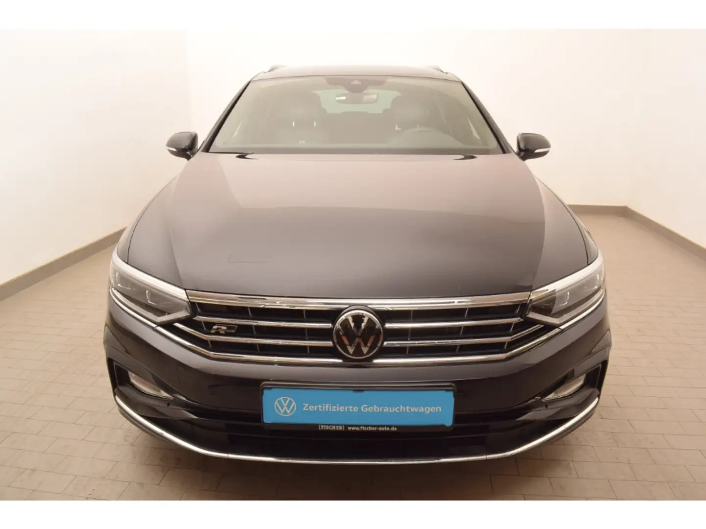 Volkswagen Passat Variant 1.5TSI DSG Elegance R-Line Matrix Navi Rear View Schwarz - 2