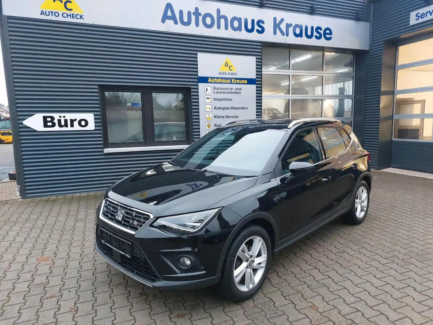 SEAT Arona FR Schwarz - 1
