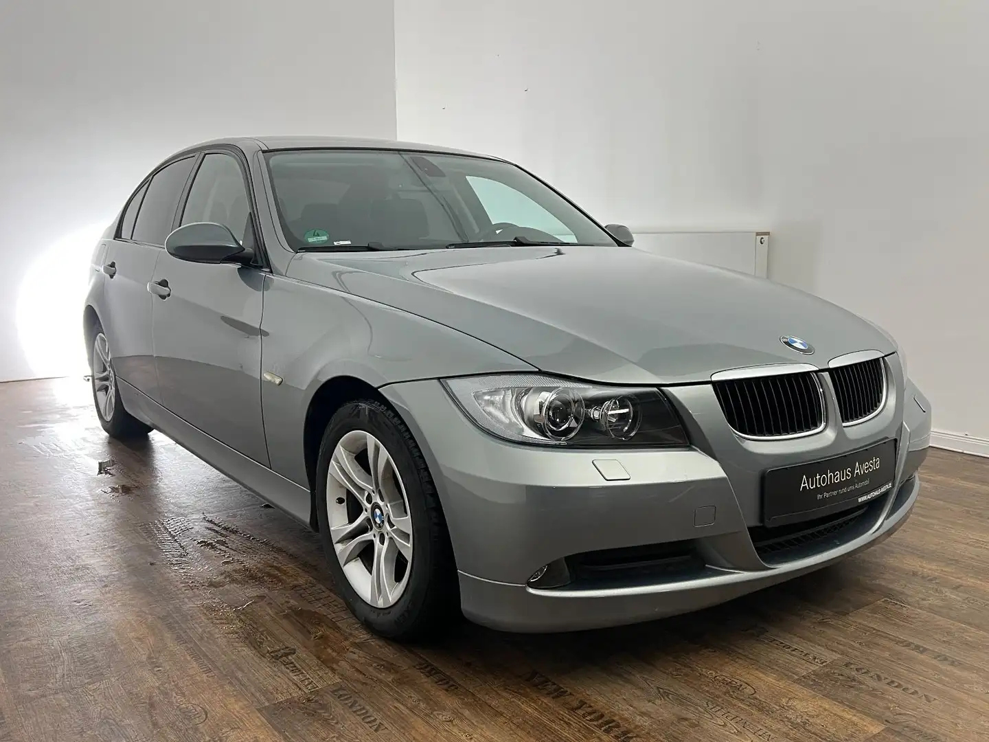 BMW 318 i/ NUR 34.000KM/ RENTNER/ AUTOM./ KEYLESS/ Gris - 2