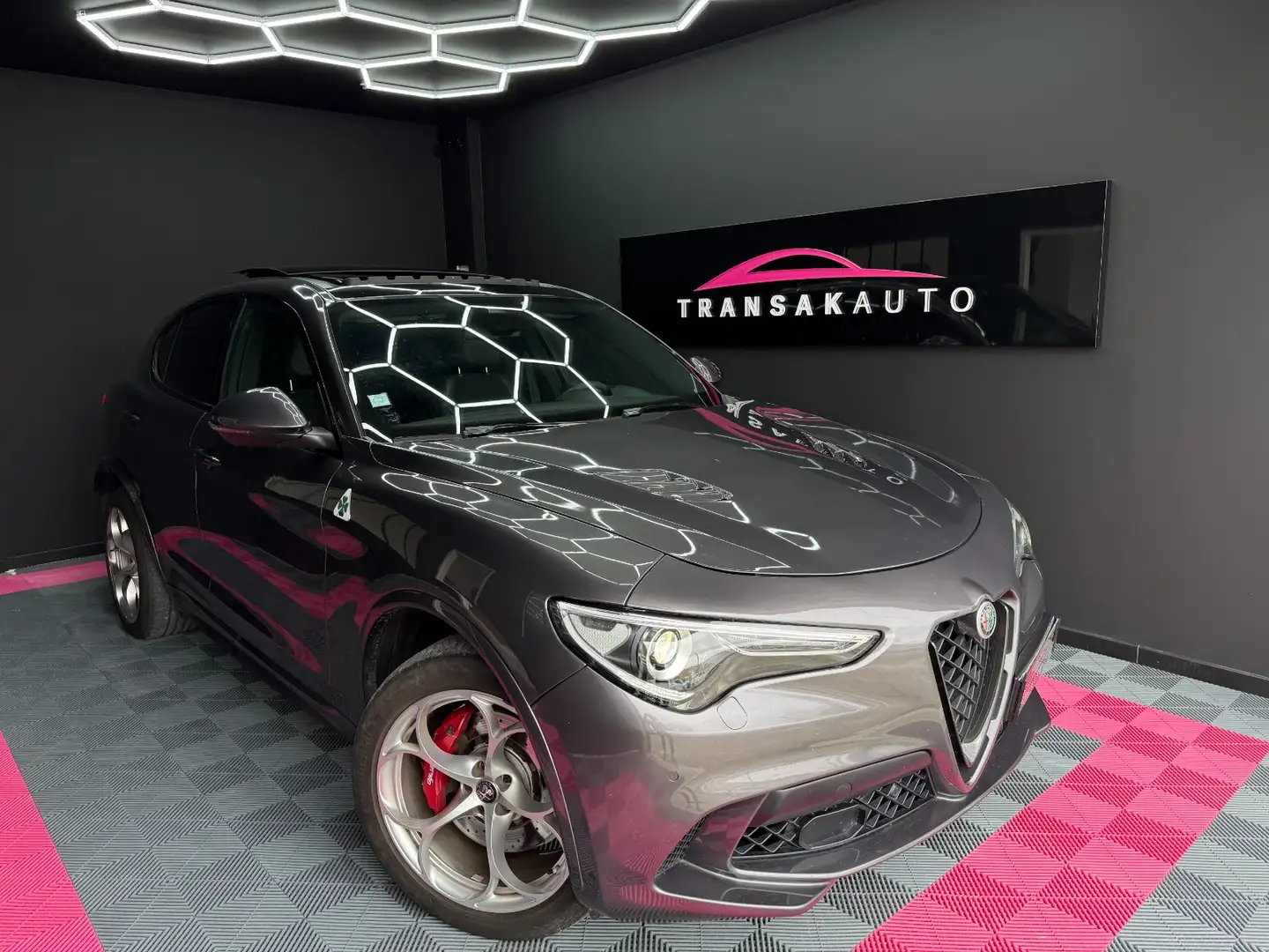 Alfa Romeo Stelvio Quadrifoglio Gri - 1