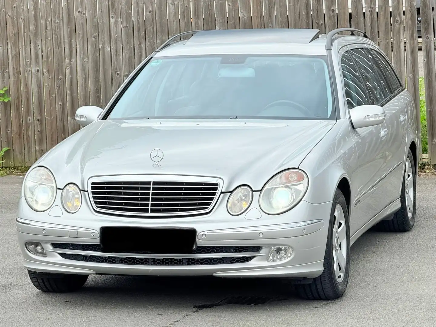 Mercedes-Benz E 320 T AVANTGARDE Leder | Xenon | GSD | PDC Zilver - 1