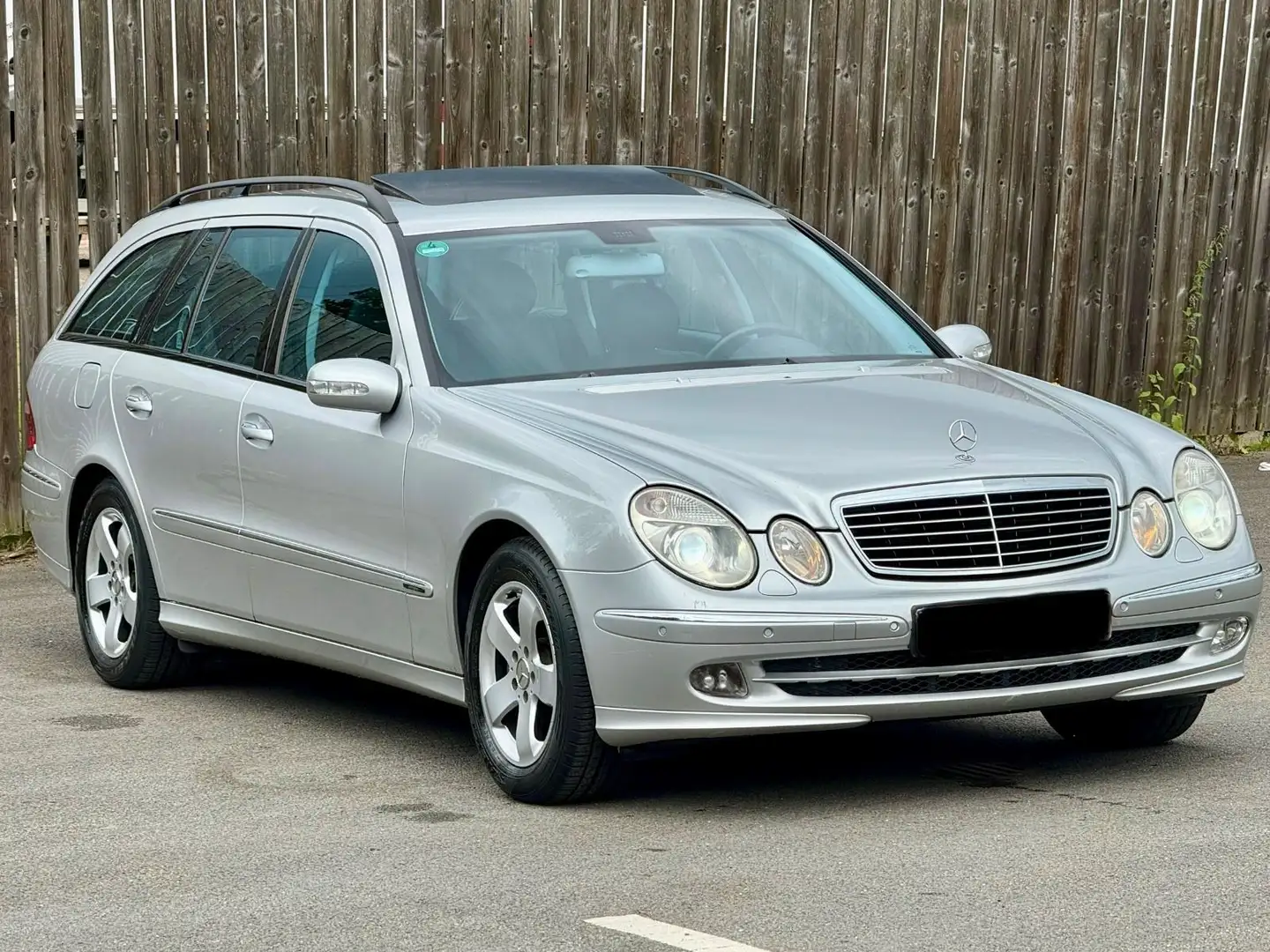 Mercedes-Benz E 320 T AVANTGARDE Leder | Xenon | GSD | PDC Zilver - 2