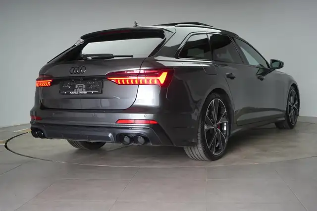 Audi S6 view 4