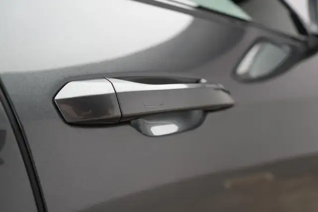 Audi S6 view 11