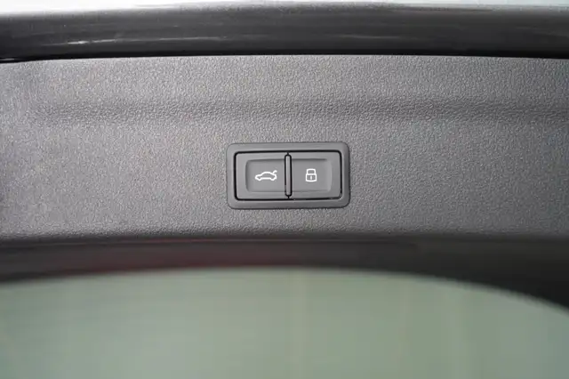 Audi S6 view 8