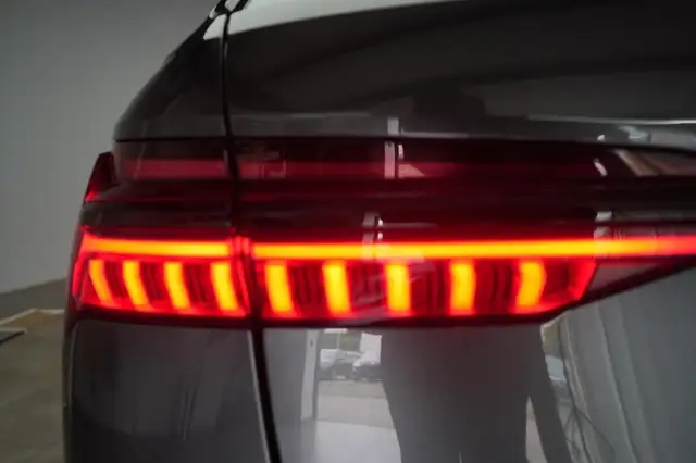 Audi S6 view 14