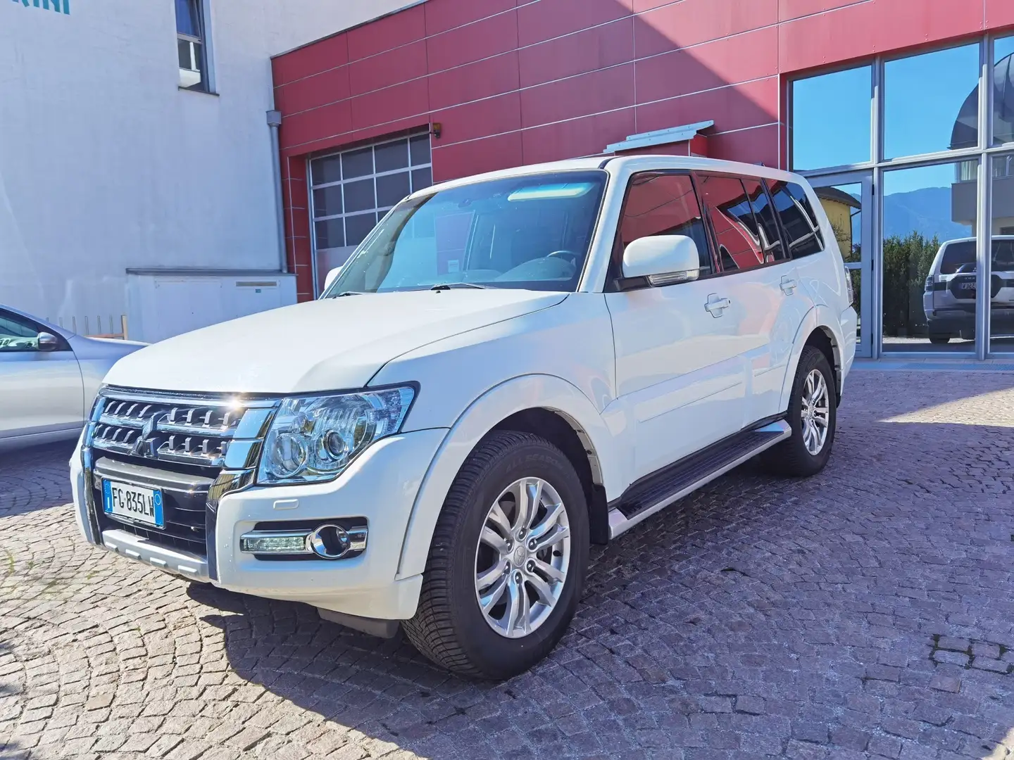 Mitsubishi Pajero 3.2 Intense 5p auto Blanco - 1